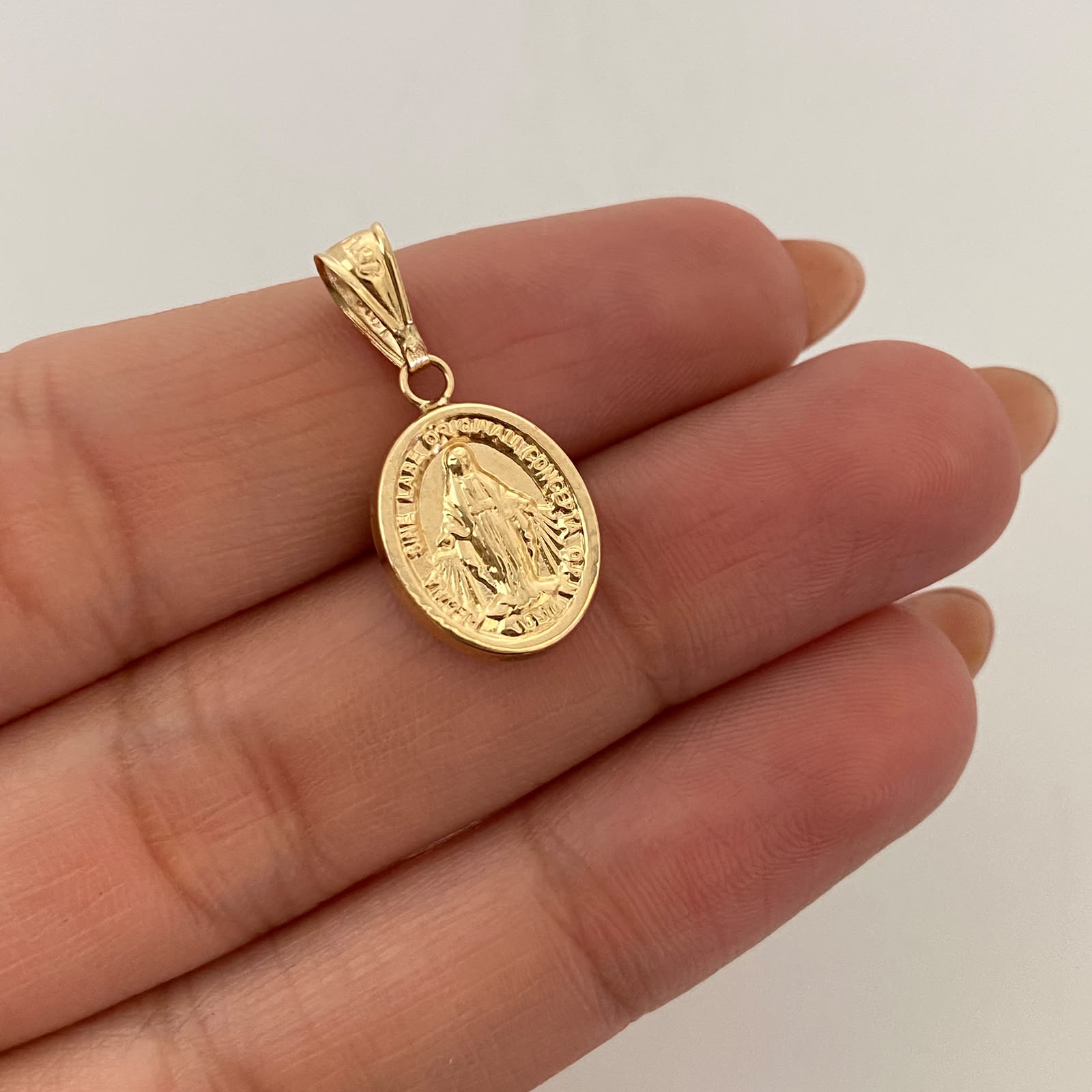 Dije Virgen Milagrosa Oro amarillo 18k 0,55 Gr / 8,3 mm / 1,8 Cm