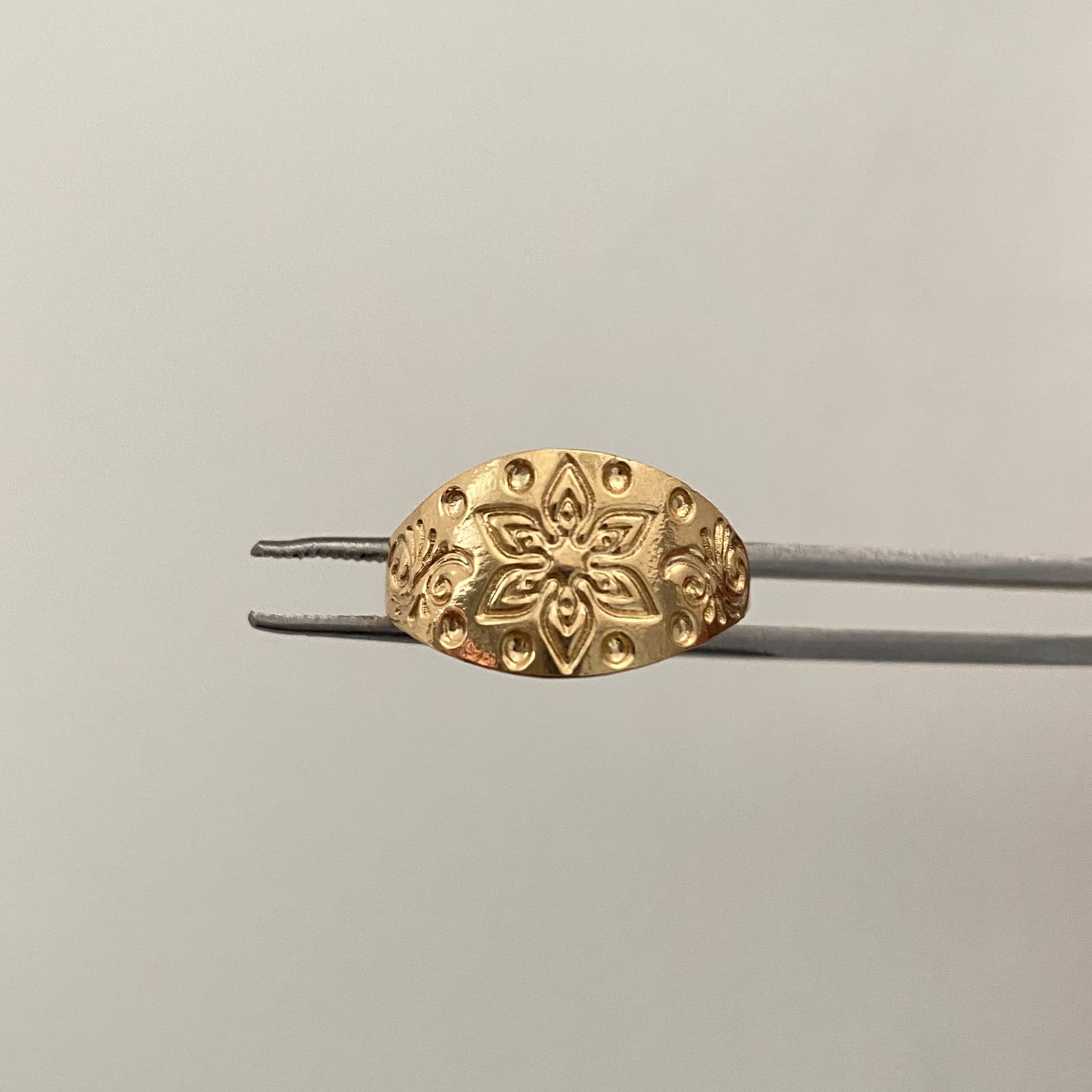 Anillo Mandala Oro amarillo 18k / Talla 8 / 1,5 Gr / 2,9 mm