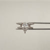 Anillo con diamante de laboratorio  en gota y laterales (POR FABRICACION)  Oro blanco  18k / Talla 7 1/2 / 5 Gr