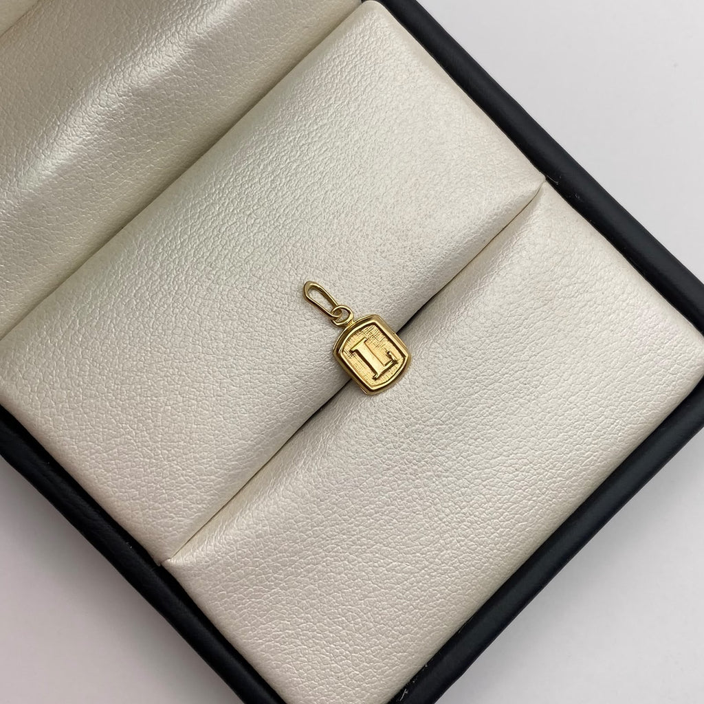 Dije letra L Oro amarillo 18k 0,4 Gr / 6,96 mm / 1,3 Cm