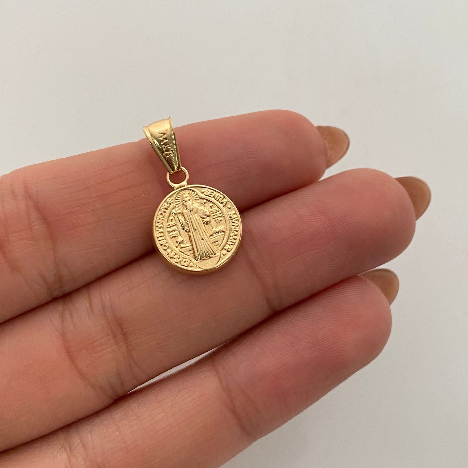 Dije San Benito Oro amarillo 18k 0,7 Gr / 12 mm / 2,2 Cm