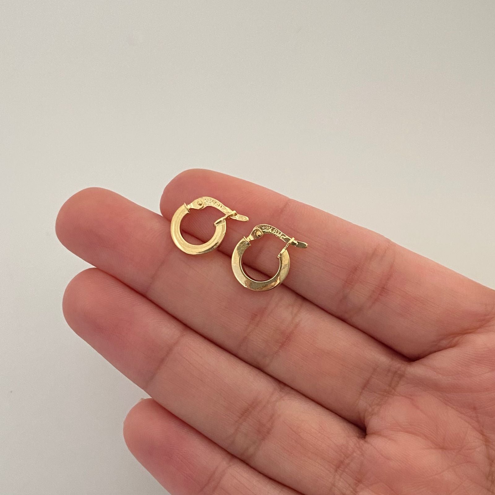 Candonga redonda lisa Oro amarillo 18k 0,95 Gr / 1,2 Cm