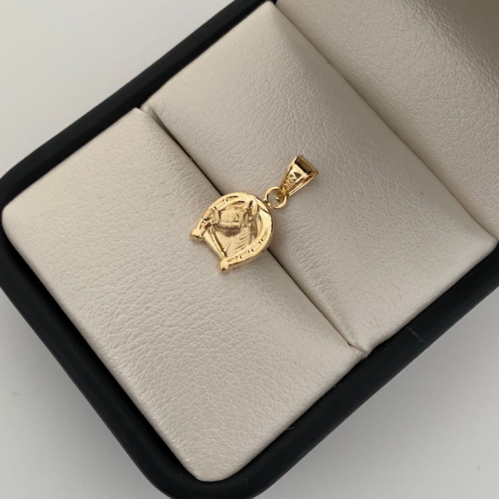 Dije herradura de caballo  Oro amarillo 18k 0,55 Gr / 1,6 Cm