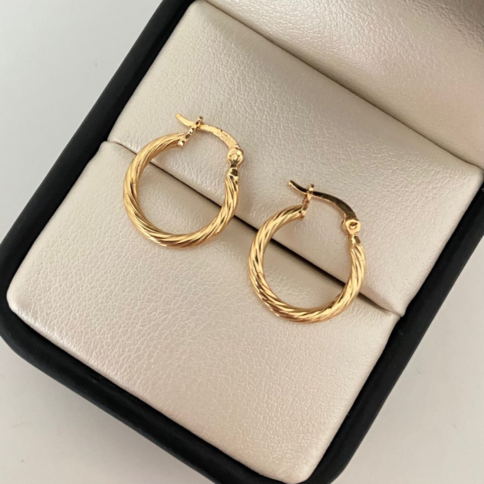 Candonga entorchada Oro amarillo 18k 1,15 Gr / 1,5 Cm