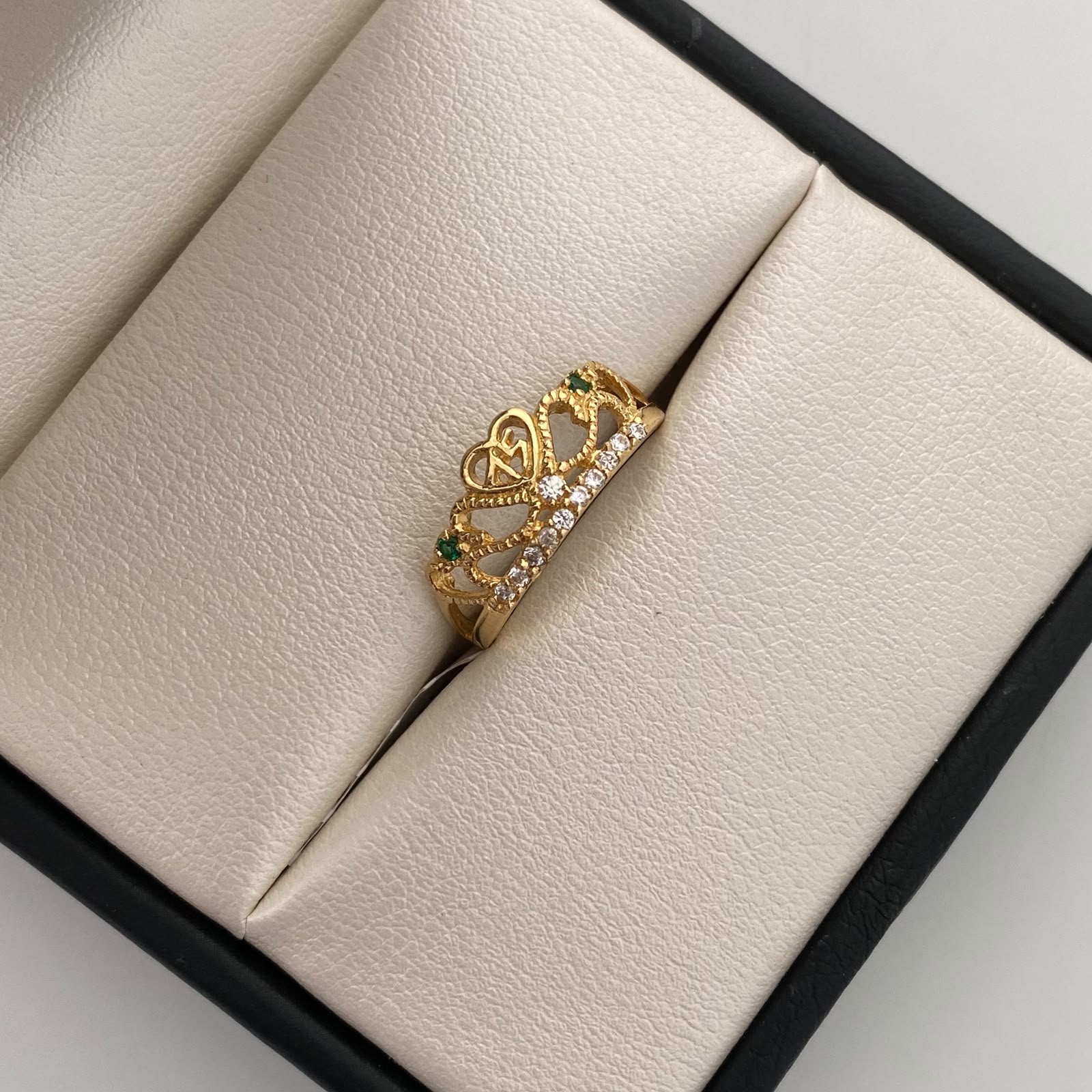 Anillo 15 Tiara circones verdes y blancos Oro amarillo 18k / Talla 6 1/2 / 2,1 Gr