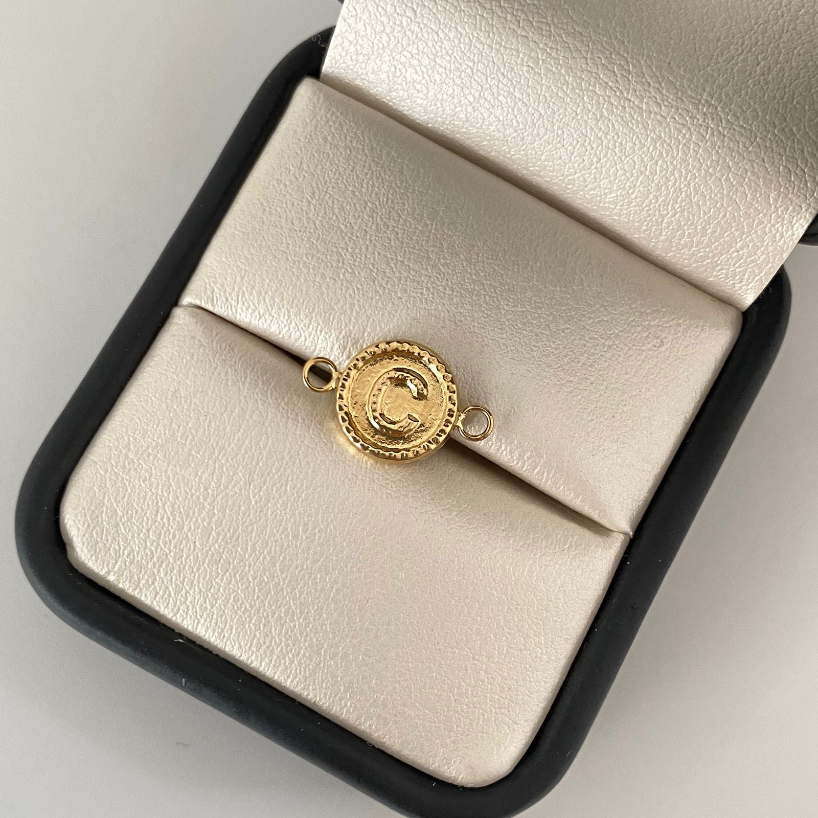 Herraje letra C Oro amarillo 18k 0,65 Gr / 1,5 Cm