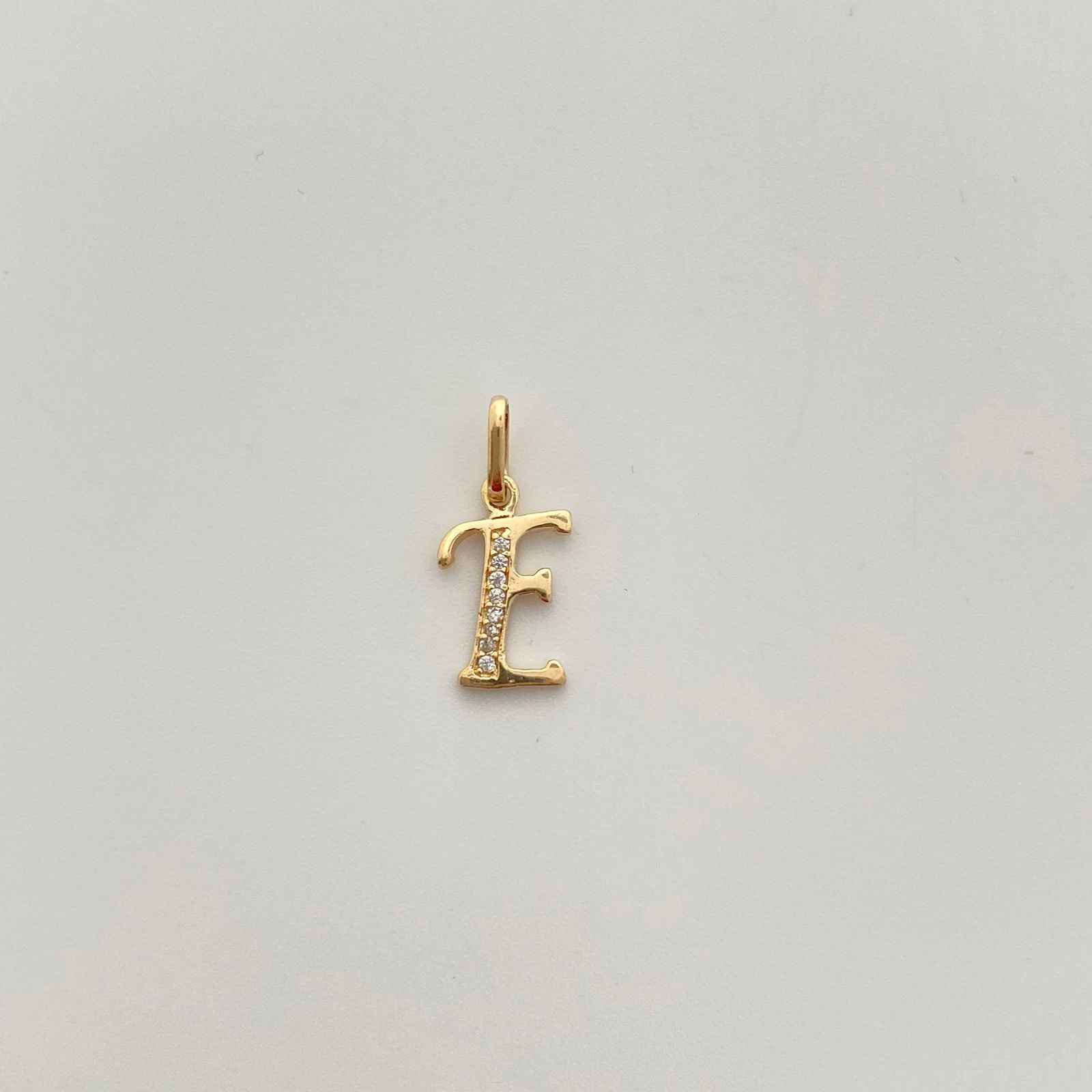 Dije letra E con circones blancos  Oro amarillo 18k 0,75 Gr / 8,21 mm / 1,9 Cm