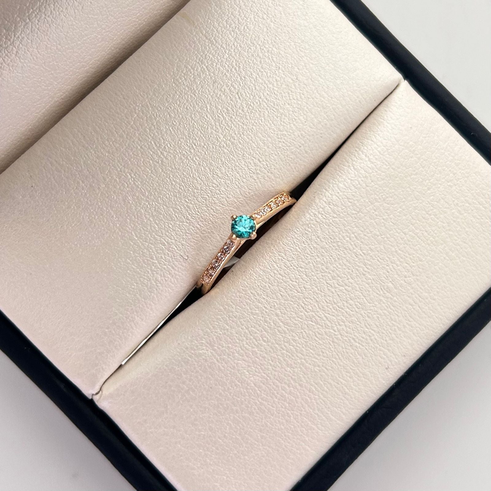 Anillo Solitario Turquesa Oro amarillo 18k / Talla 6 1/4 / 2 Gr / 2 mm