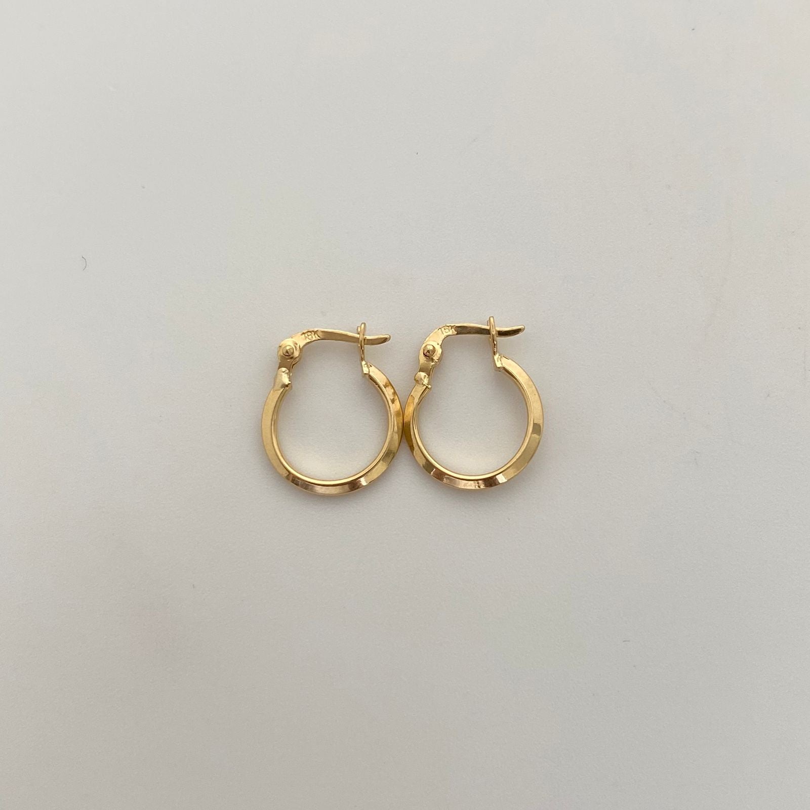 Candonga Lisa Oro amarillo 18k 0,75 Gr / 1,5 Cm