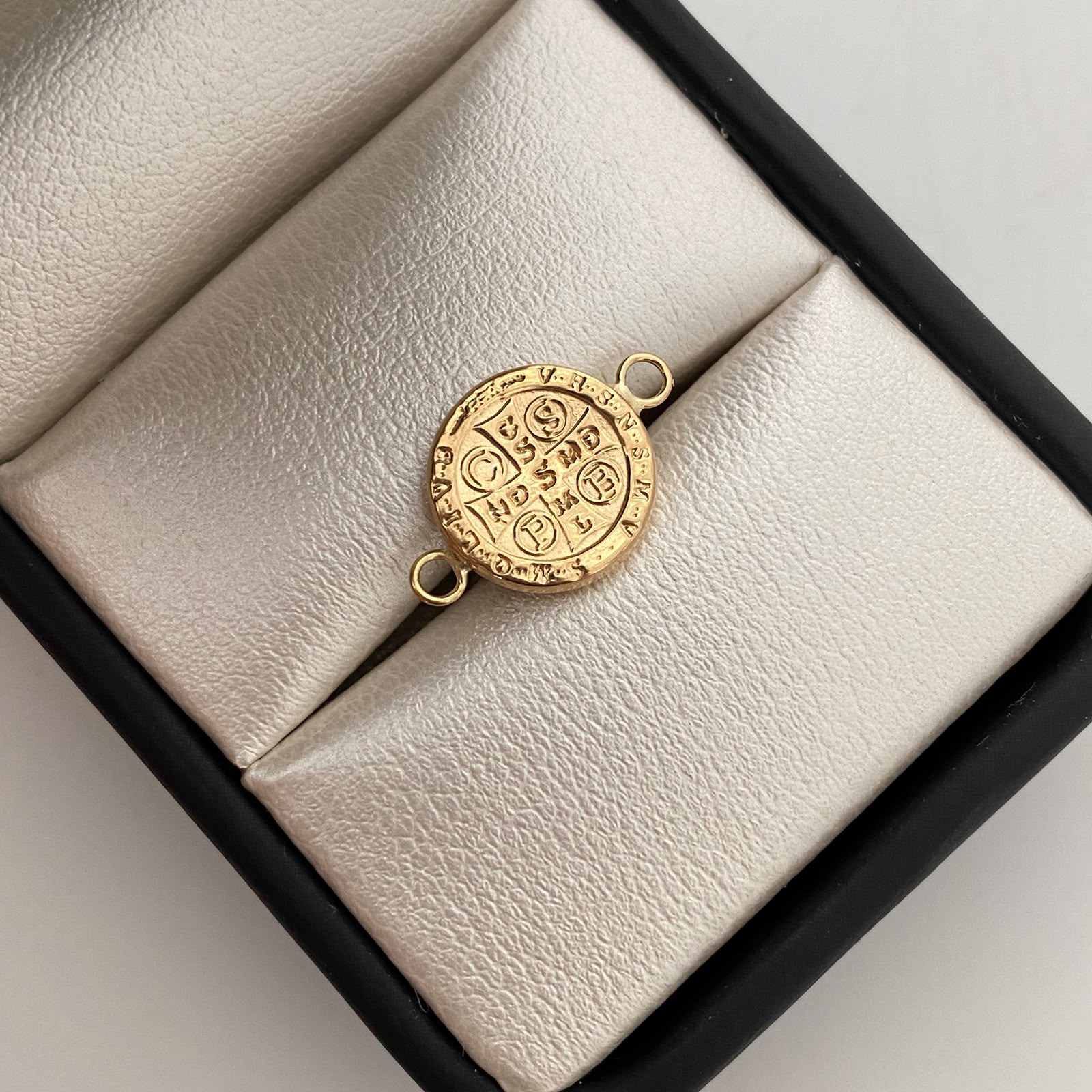 Herraje San Benito Oro amarillo 18k 0,6 Gr / 1,8 Cm