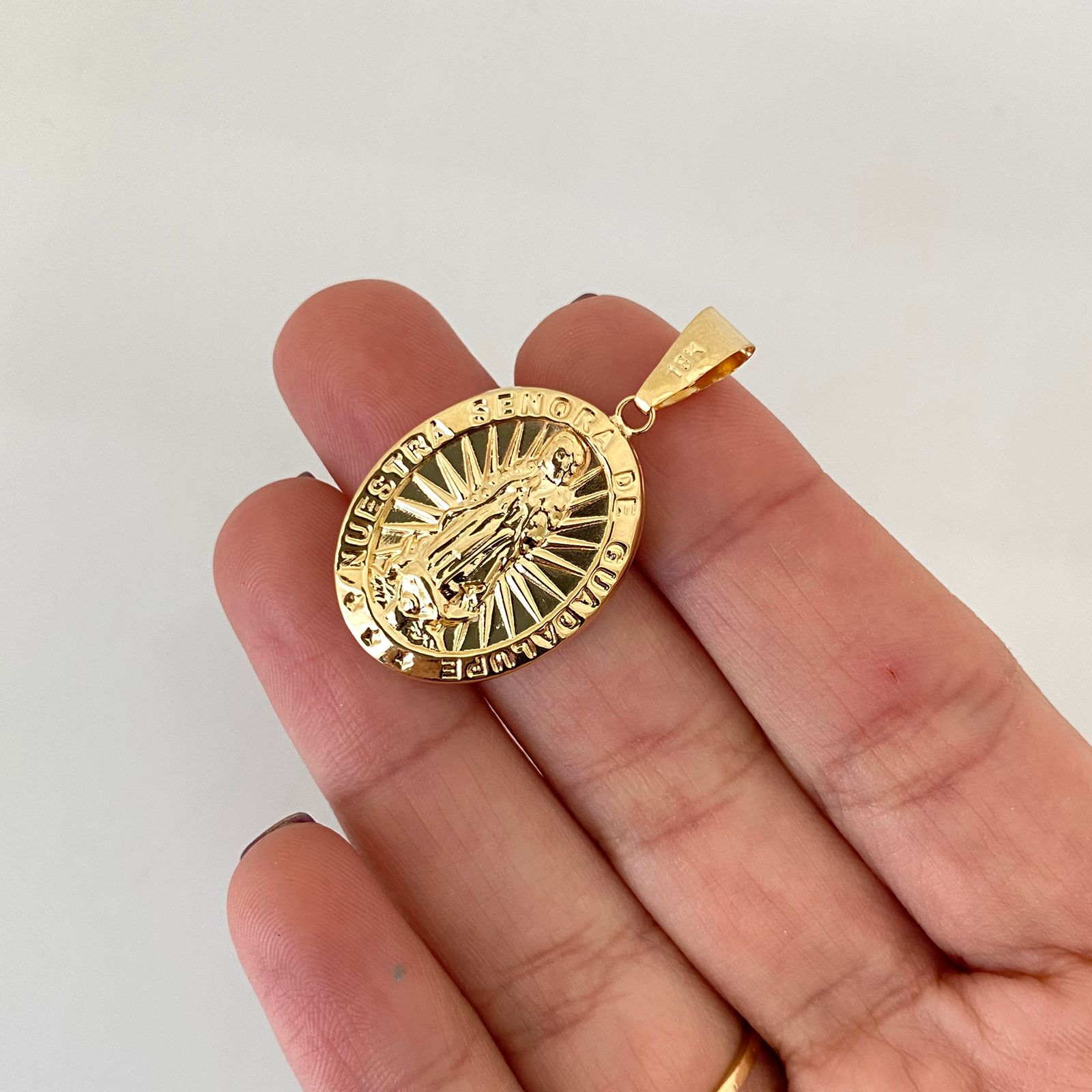 Dije virgen de guadalupe  Oro amarillo 18k 2,55 Gr / 3,5 Cm
