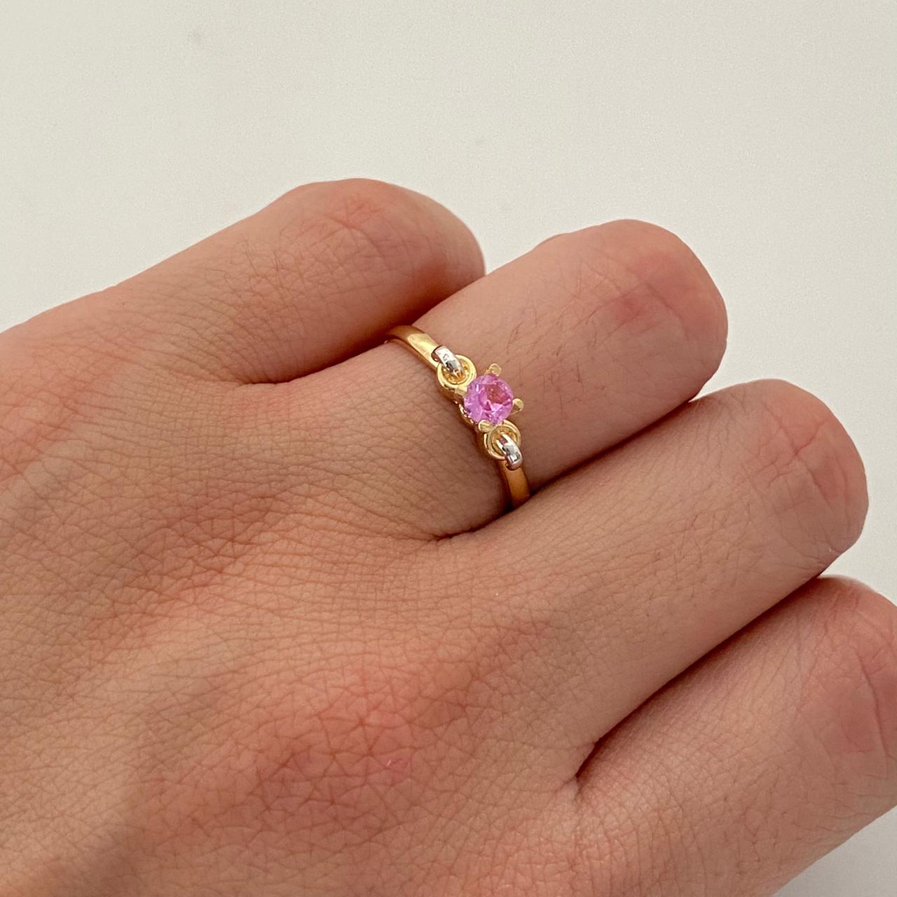 Anillo solitario con circon rosado  Oro amarillo 18k / Talla 6 3/4 / 2,1 Gr