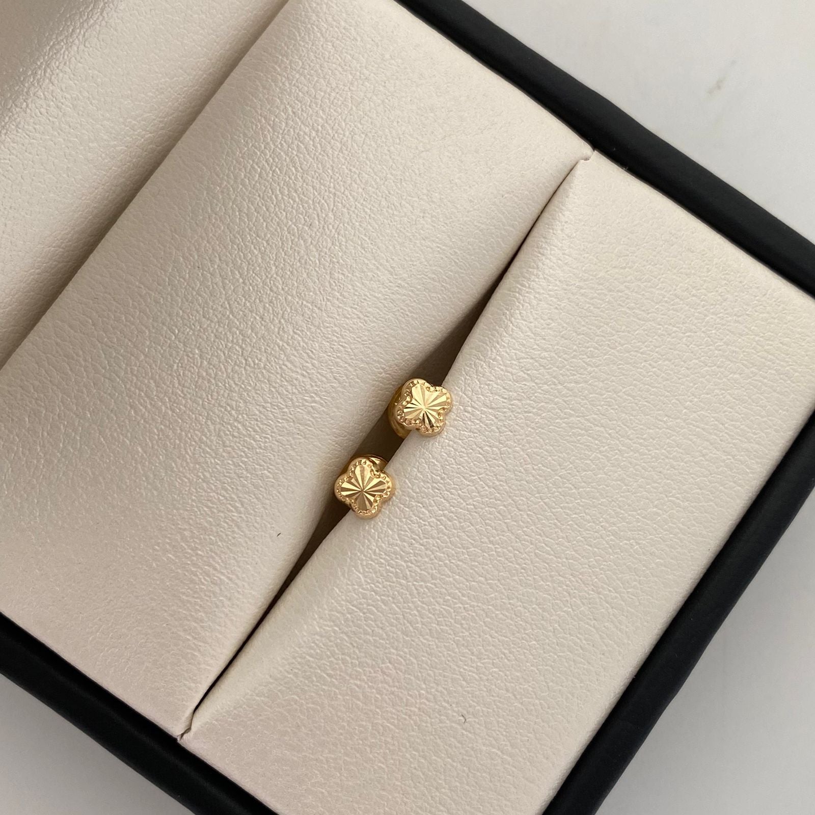 Topos Trebol Diamantado Oro amarillo 18k 0,5 Gr / 4,5 mm