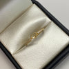 Anillo Corazon silueta circones blancos Oro amarillo 18k / Talla 6 1/2 / 1,15 Gr / 1,3 mm
