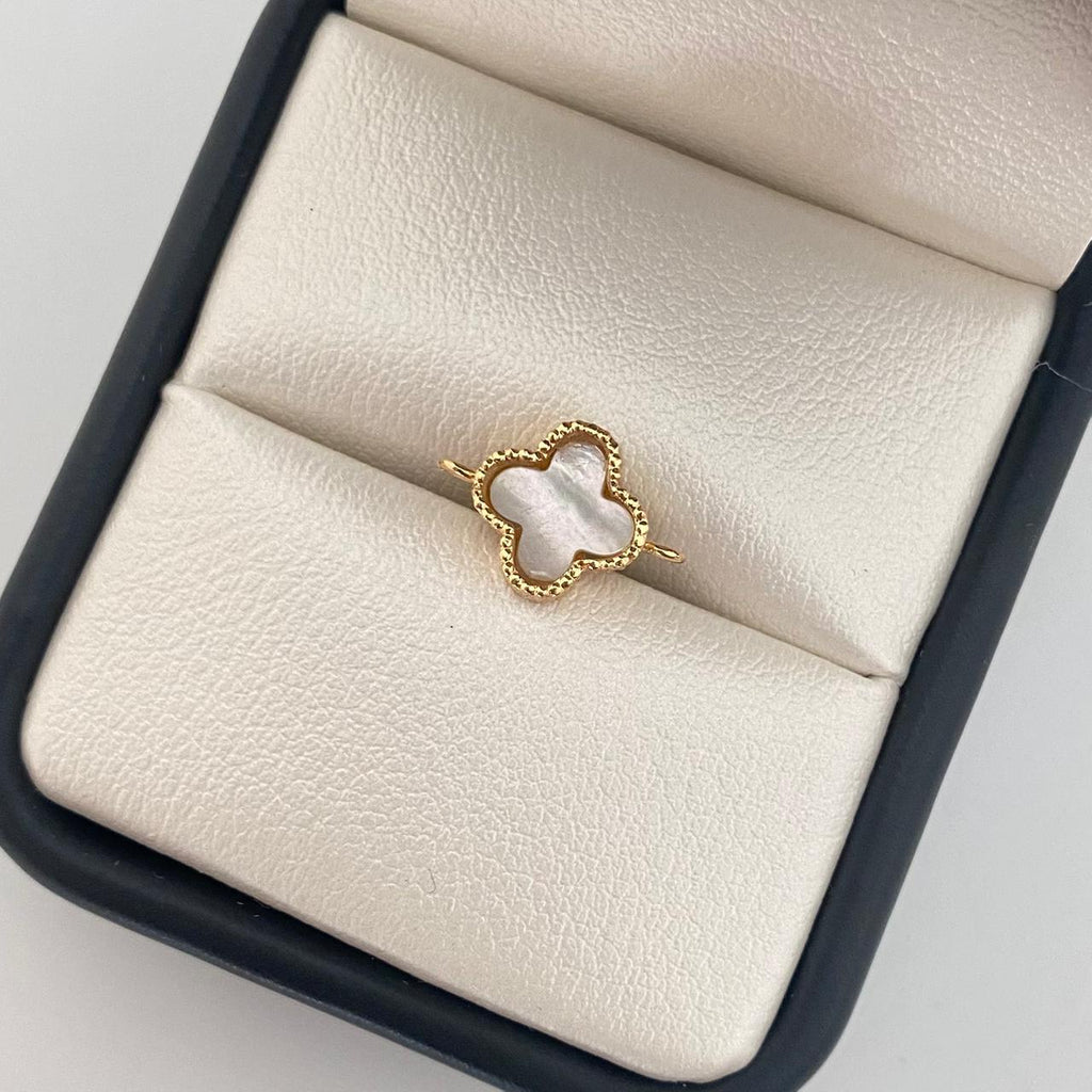 Herraje trebol fondo blanco Oro amarillo 18k 1,20 Gr / 1,5 Cm