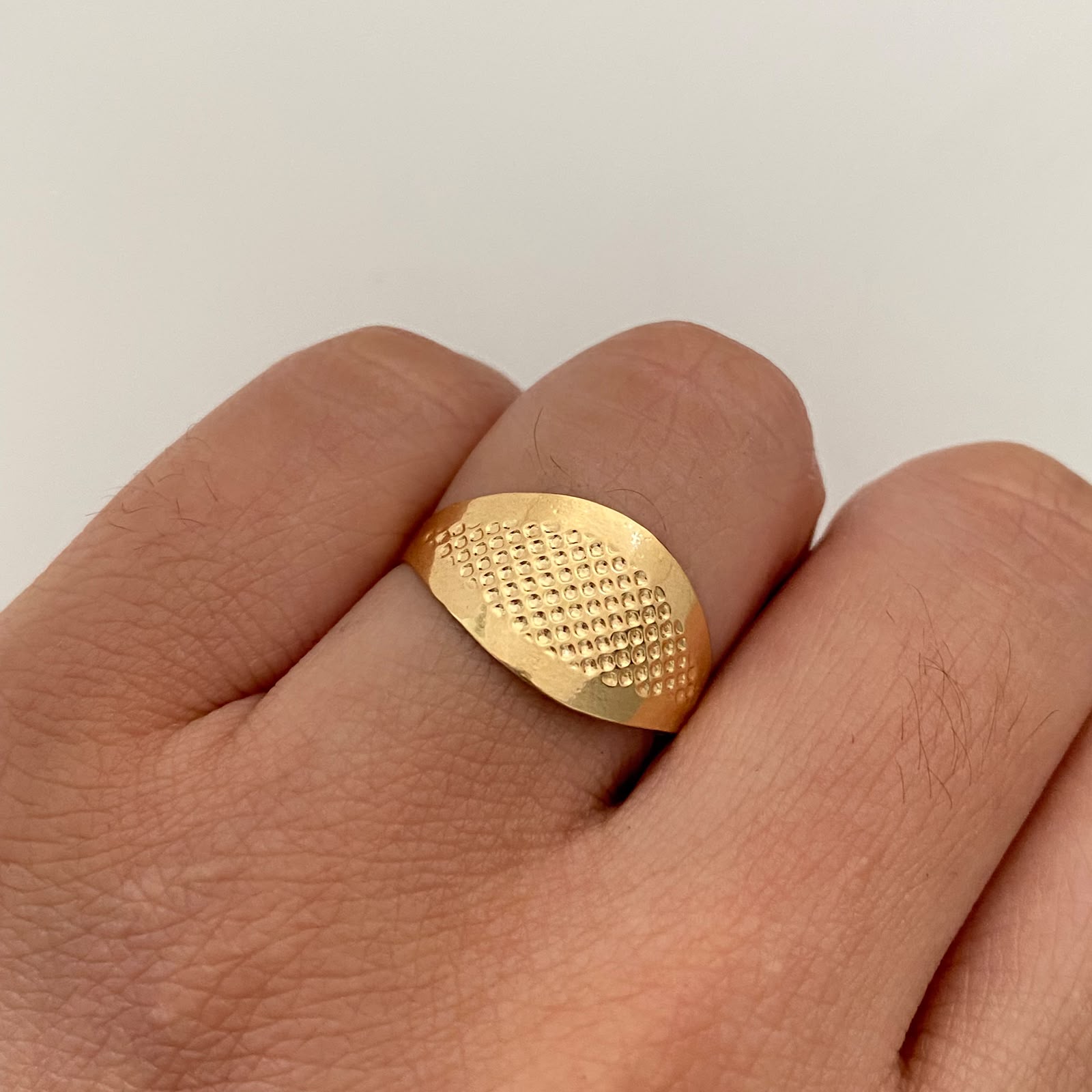 Anillo Troquel Puntos Oro amarillo 18k / Talla 8 / 1,5 Gr / 3 mm