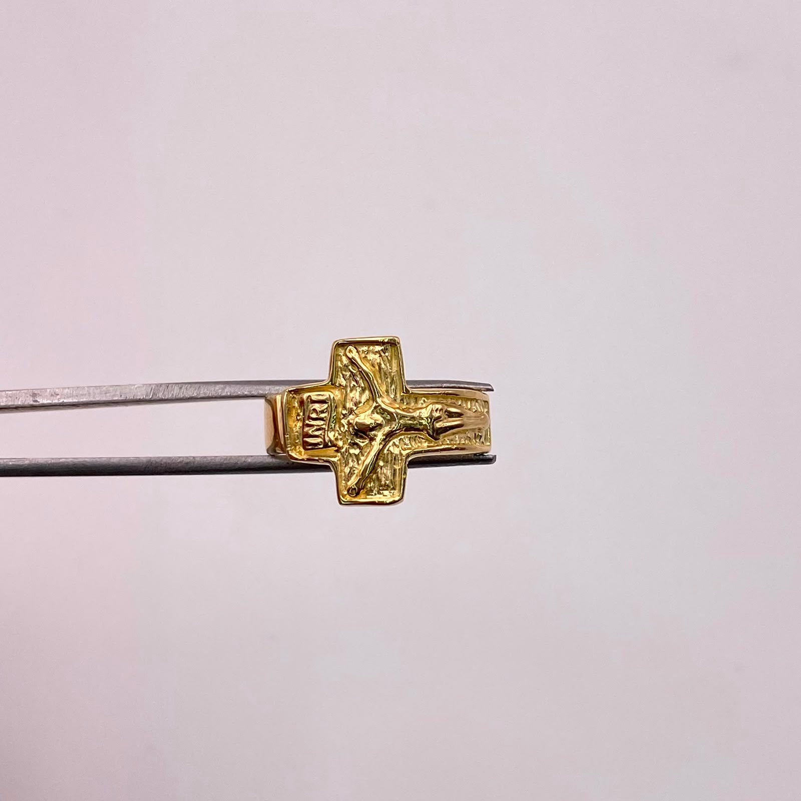 Anillo Cruz Cristo Oro amarillo 18k / Talla 5 / 2,65 Gr / 4,2 mm