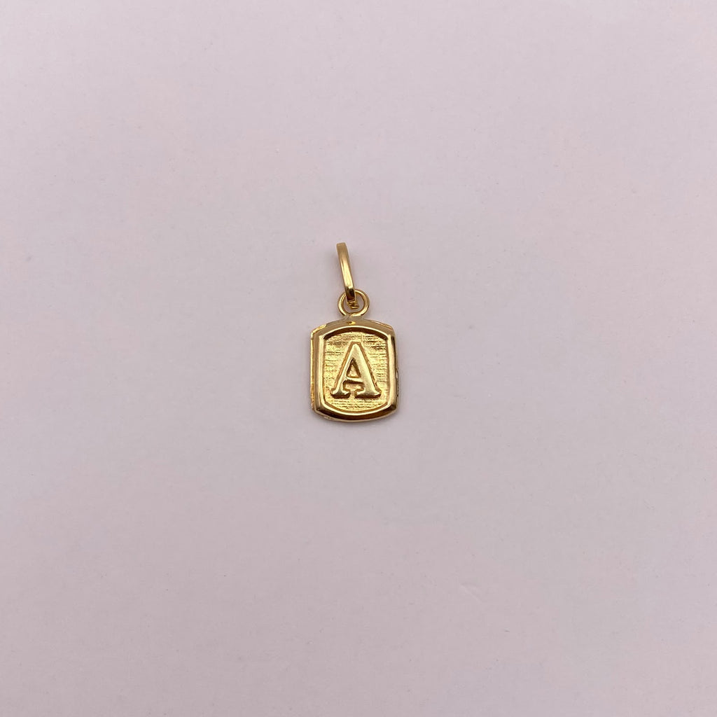 Dije letra A Oro amarillo 18k 0,35 Gr / 6,96 mm / 1,3 Cm