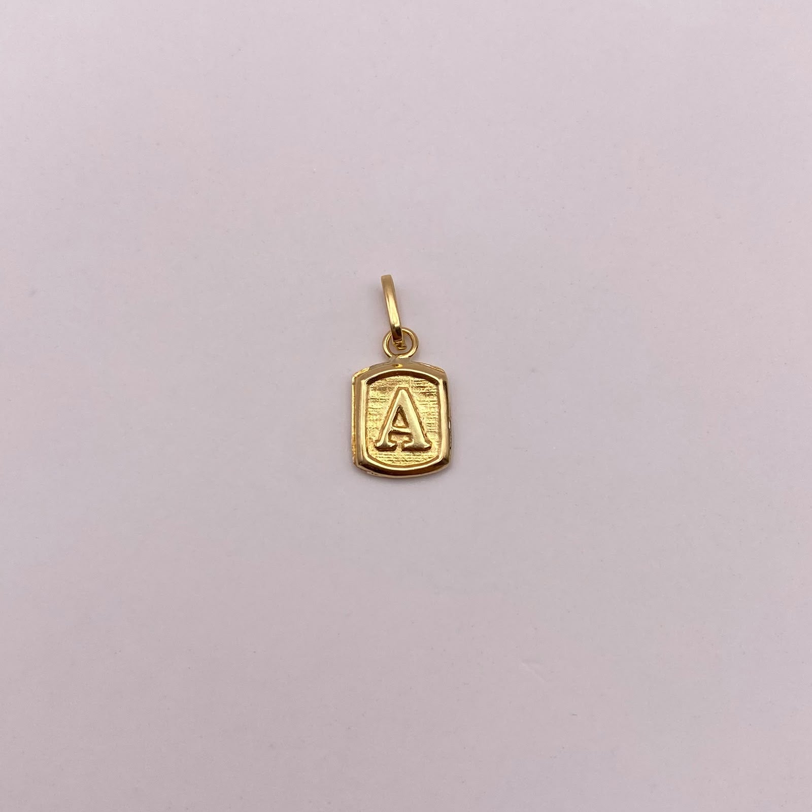 Dije letra A Oro amarillo 18k 0,4 Gr / 6,96 mm / 1,3 Cm