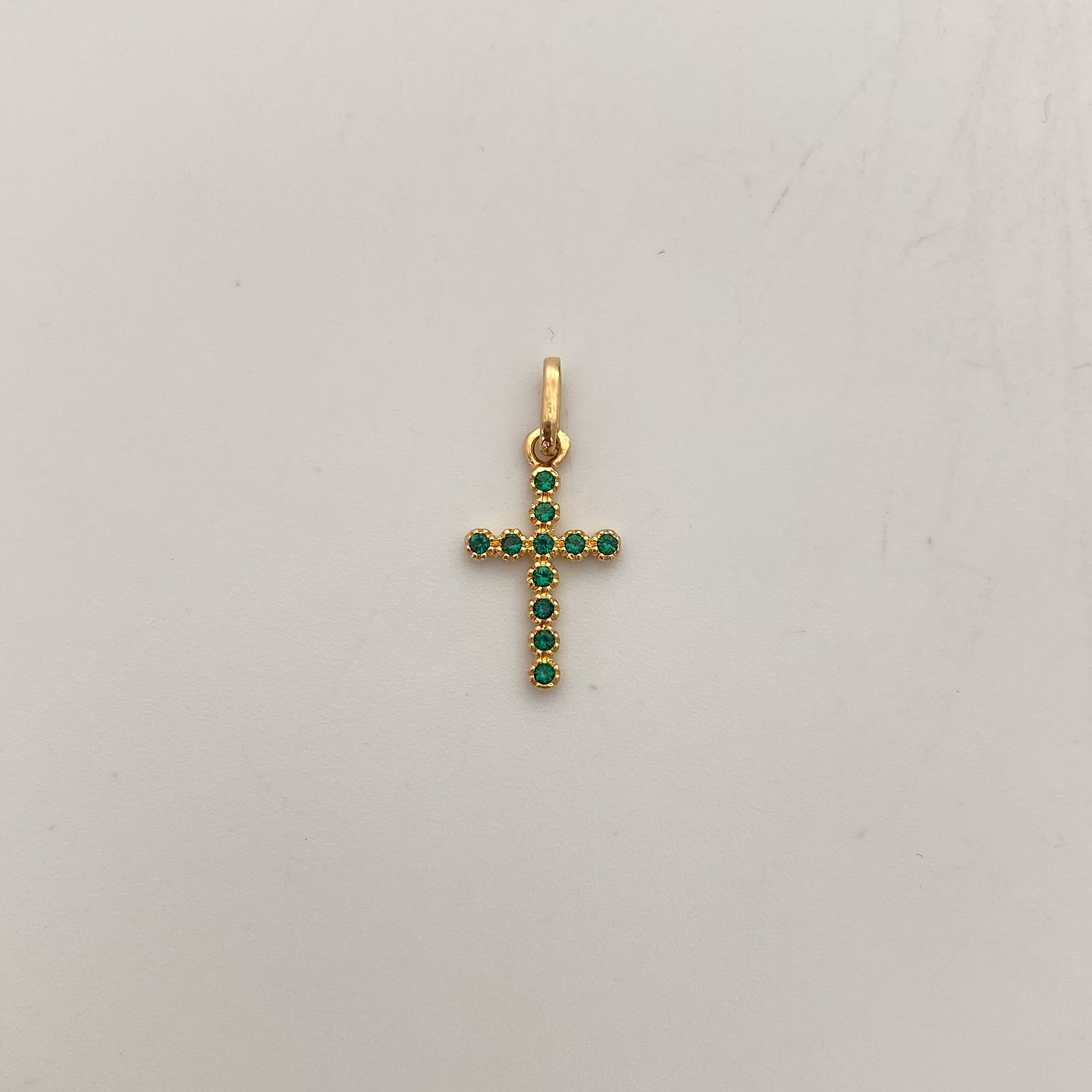 Dije Cruz casting Verde Oro amarillo 18k 0,65 Gr / 9,7 mm / 2 Cm