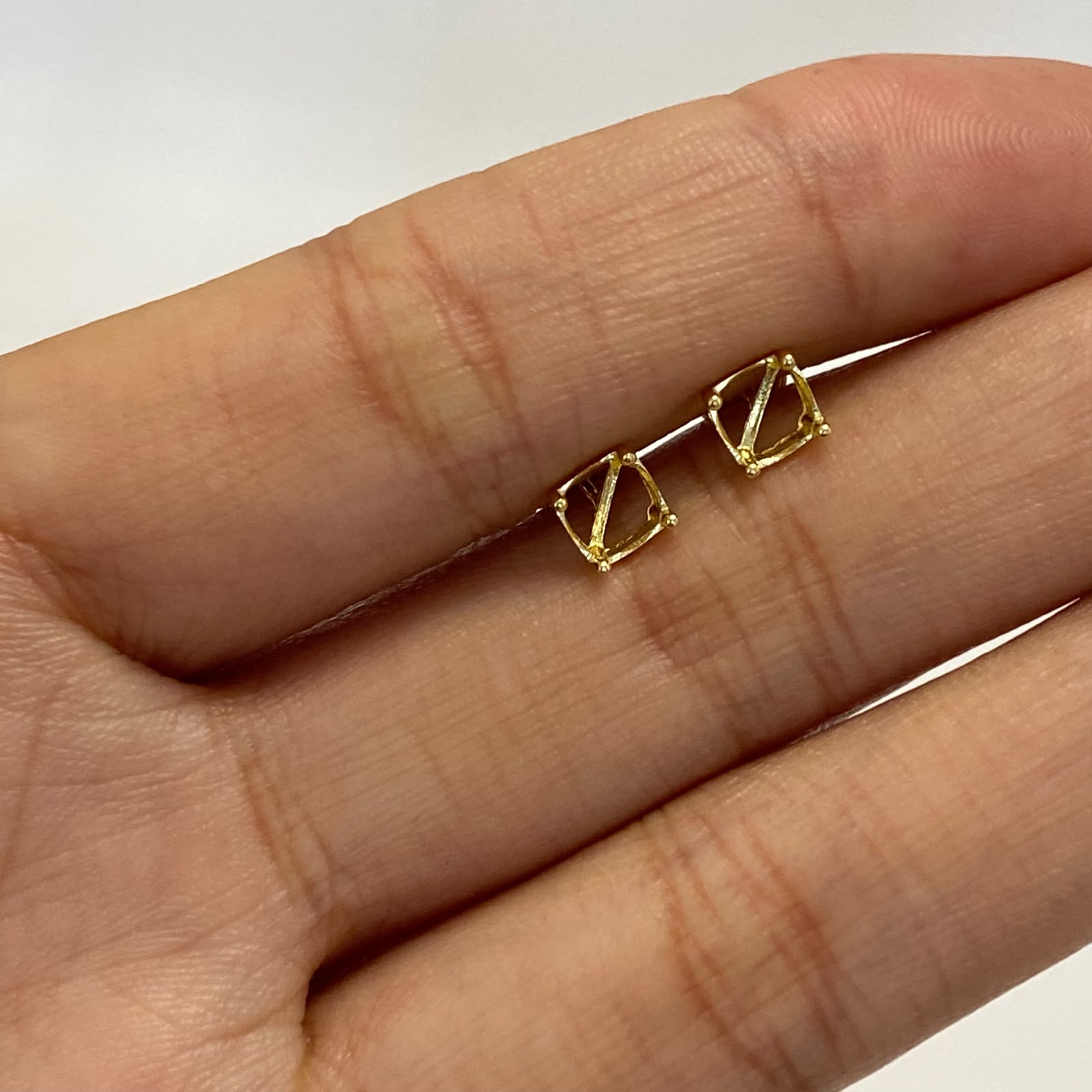 Topos chatones Oro amarillo 18k +3 / 0,8 Gr / 4,8 mm