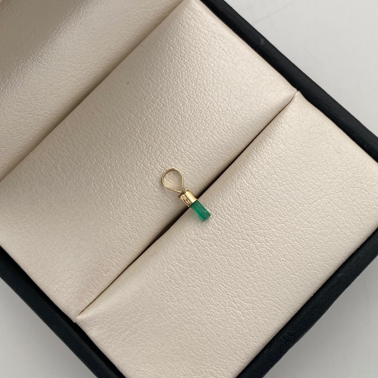 Dije Canutillo Esmeralda Oro amarillo 18k 0,1 Gr / 2,9 mm / 1 Cm