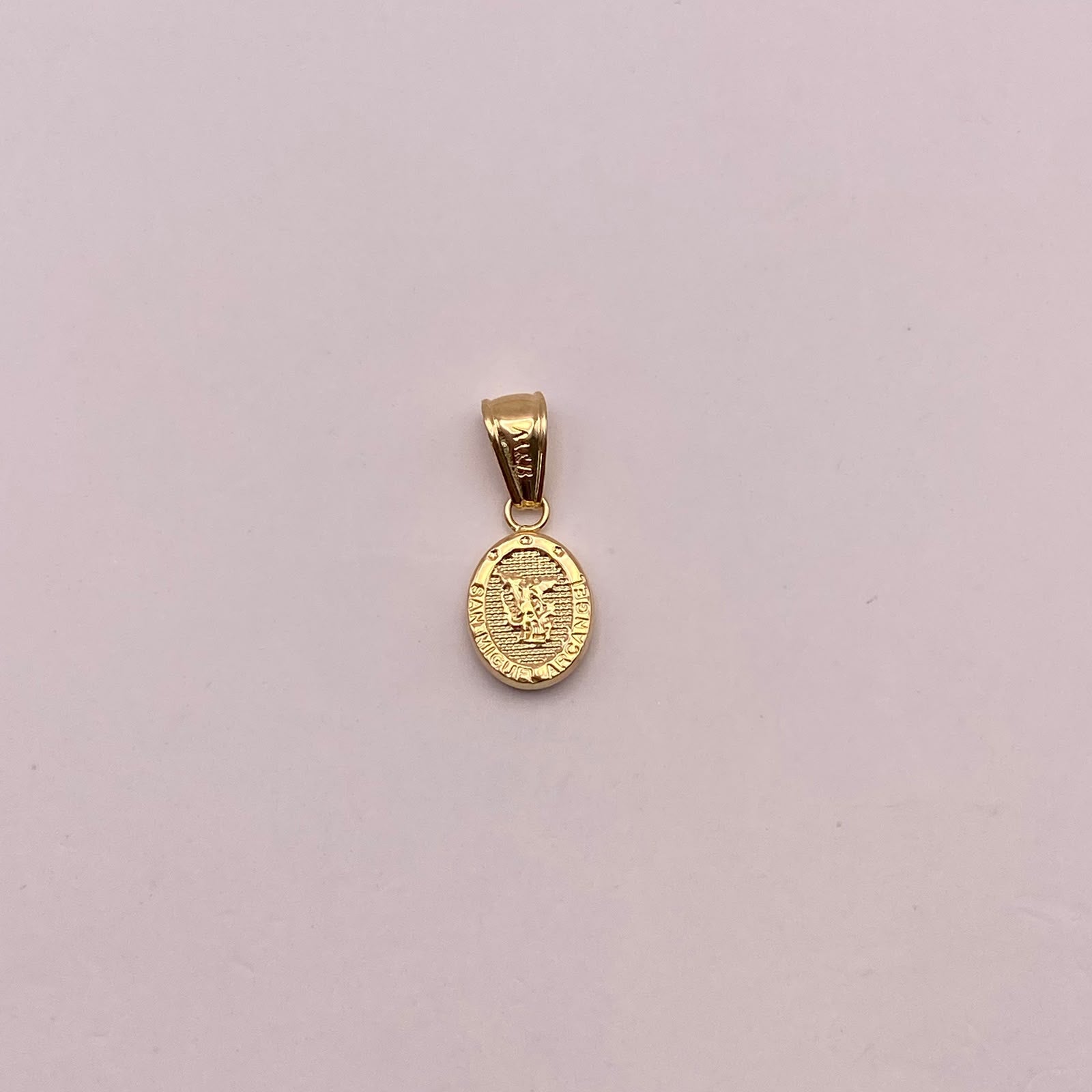 Dije San miguel arcangel Oro amarillo 18k 0,6 Gr / 8,4 mm / 1,7 Cm