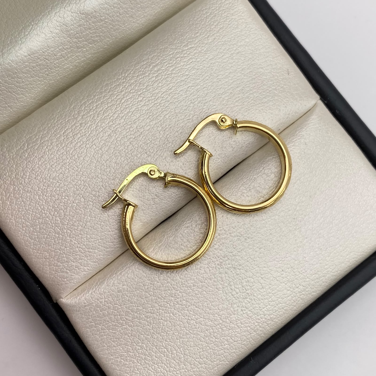 Candonga ovalada relieve Oro amarillo 18k 1,95 Gr / 2 Cm
