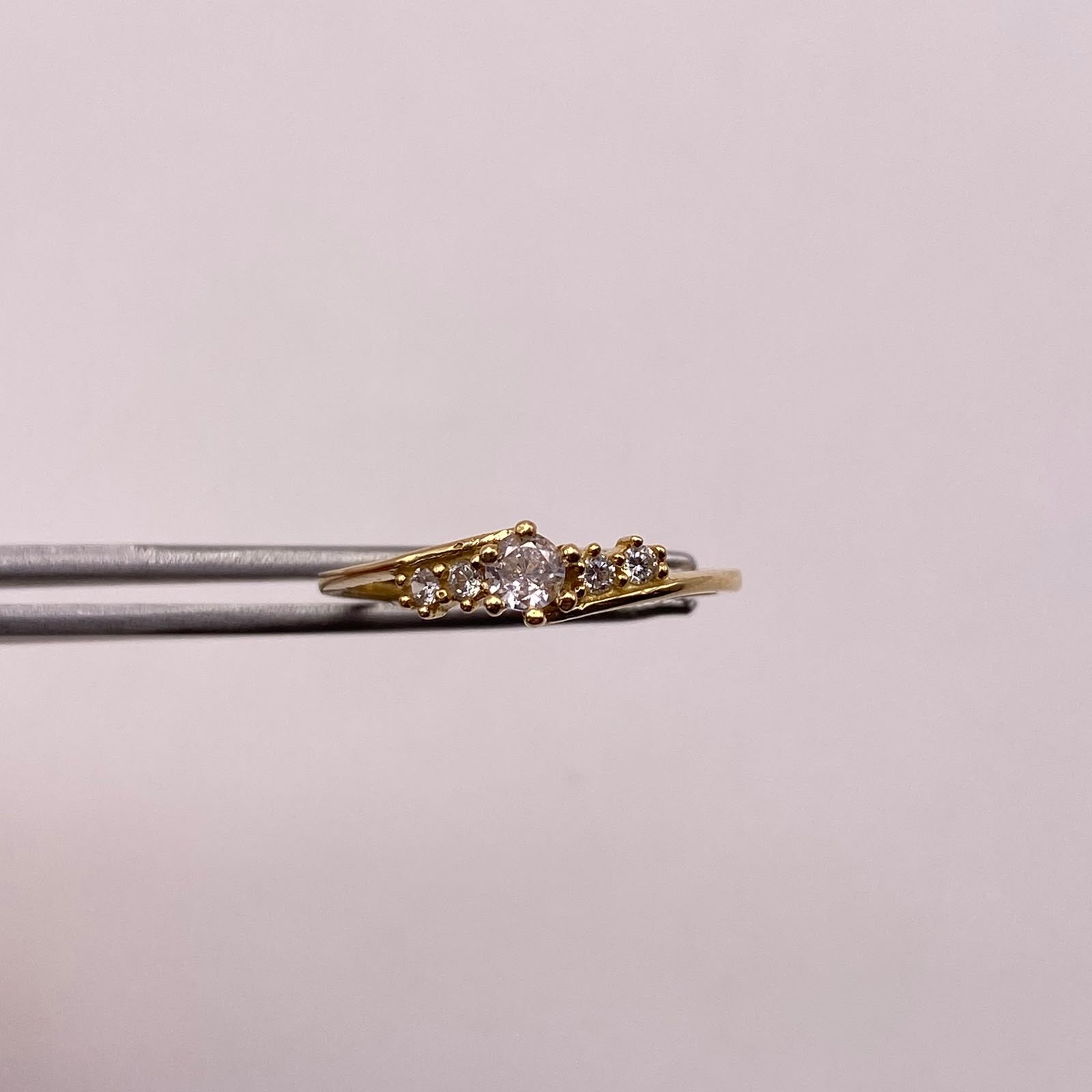 Anillo Solitario Oro amarillo 18k / Talla 8 / 1,73 Gr / 1,2 mm
