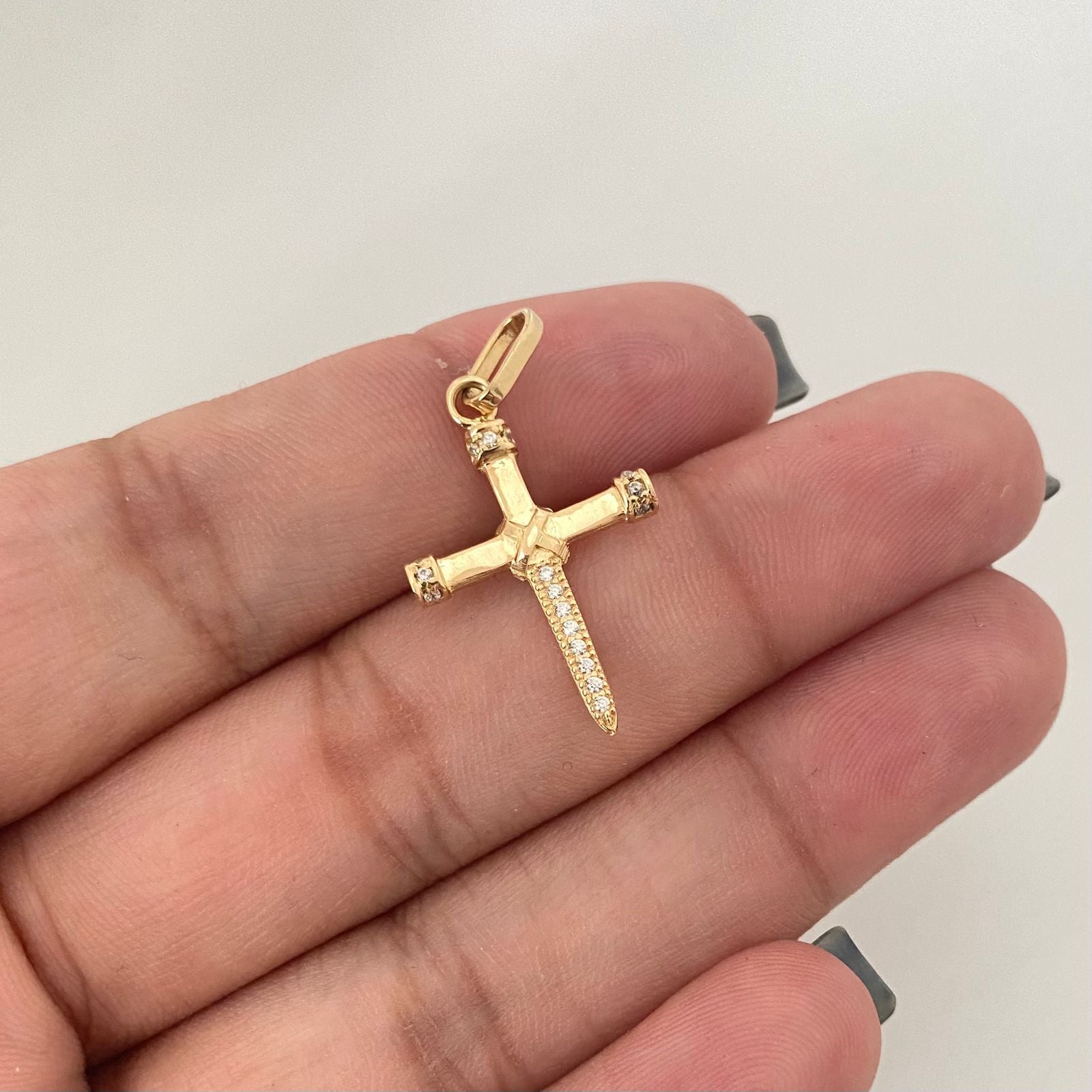 Dije cruz clavo centro x casting Oro amarillo 18k 1,55 Gr / 3,0 Cm