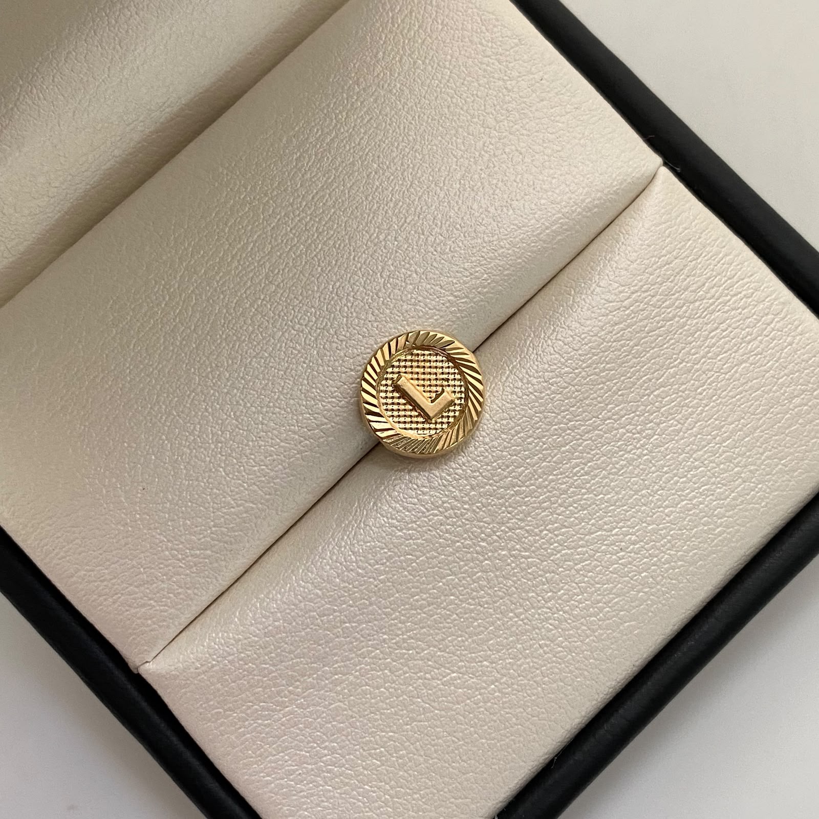 Herraje Letra L Diamantada Oro amarillo 18k 0,45 Gr / 1,1 Cm