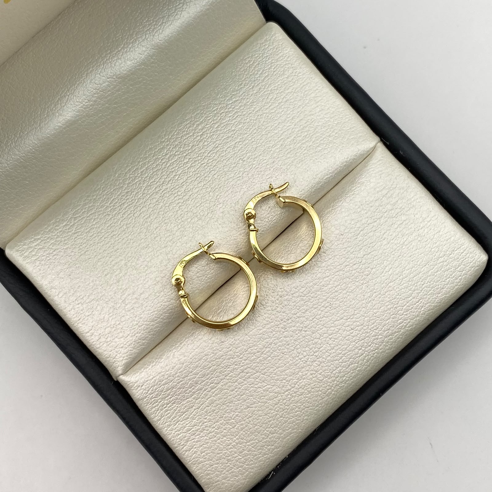Candonga lisa con tornillo  Oro amarillo 1,5 Gr / 1,5 Cm