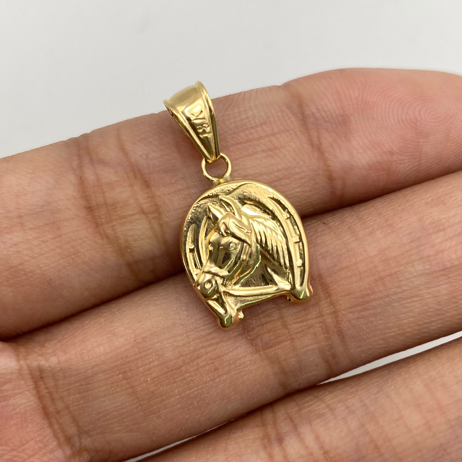 Dije herradura caballo Oro amarillo 18k 0,95 Gr / 12,4 mm / 2,5 Cm