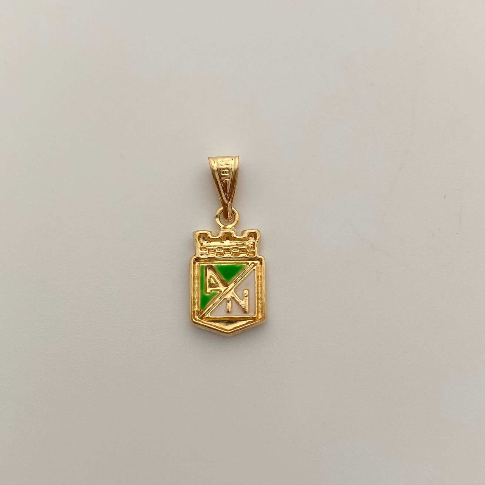 Dije Escudo equipo Oro amarillo 18k 0,7 Gr / 9,5 mm / 2 Cm