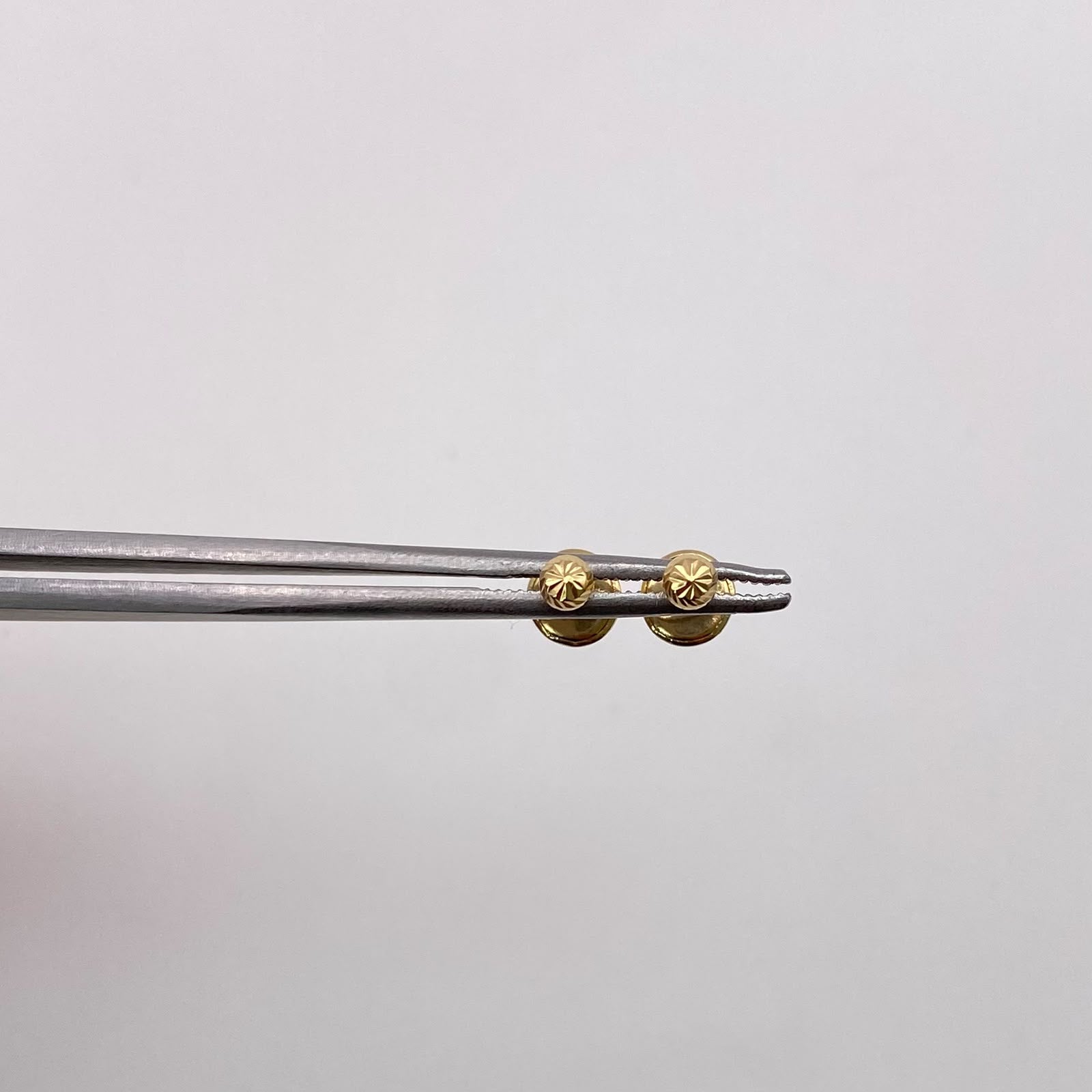 Topos bola diamantada 3mm Oro amarillo 18k 0,45 Gr