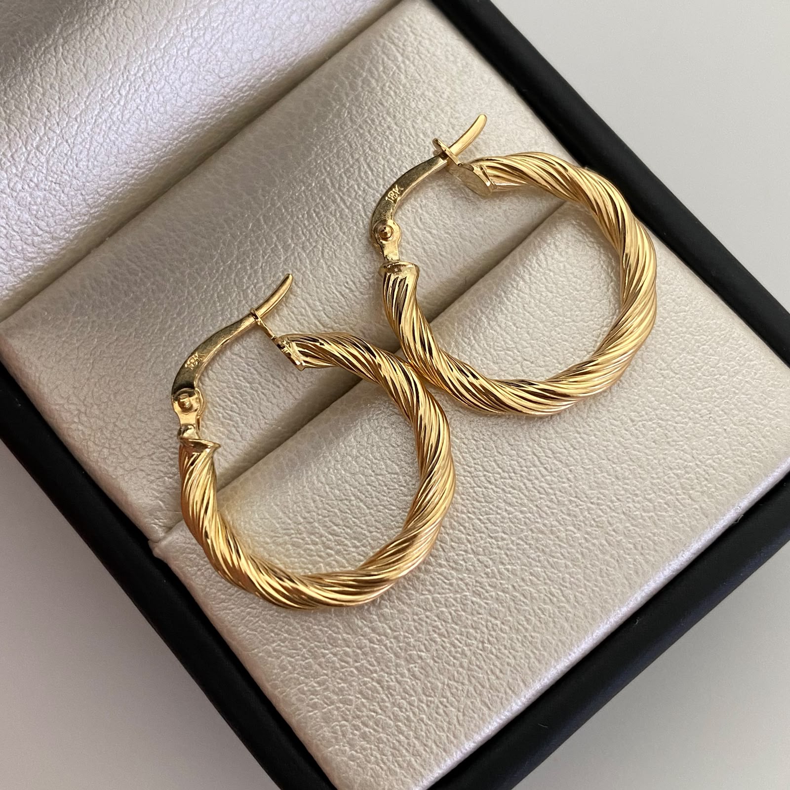 Candonga Entorchada Oro amarillo 18k 1,8 Gr / 2,2 Cm