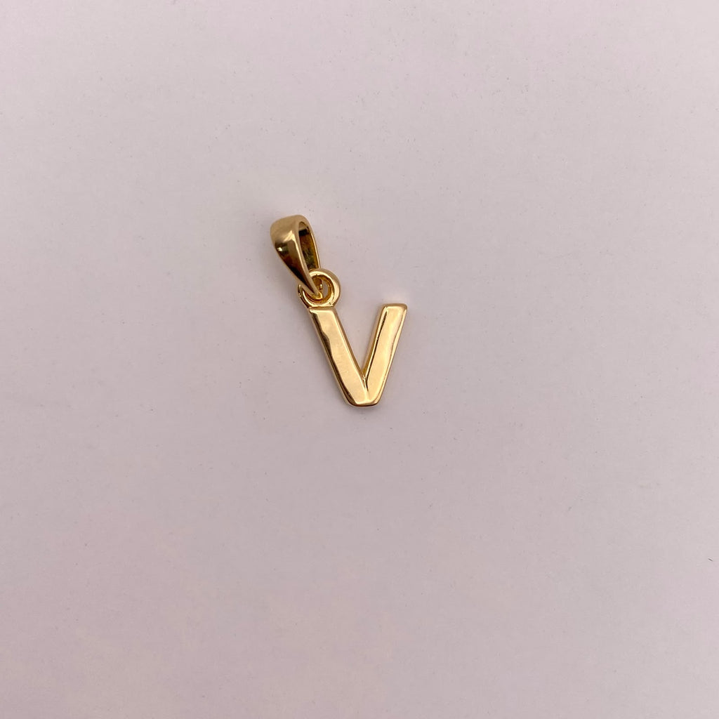 Dije letra V Oro amarillo 18k 0,6 Gr / 5,17 mm / 1,3 Cm