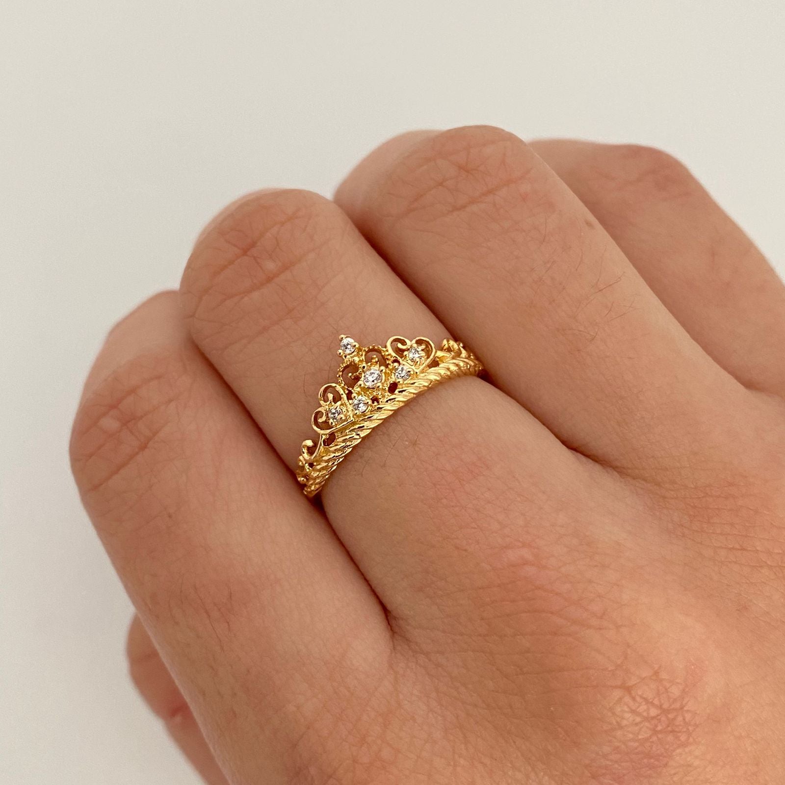 Anillo 15 tiara circones blancos Oro amarillo 18k / Talla 6 3/4 / 1,7 Gr
