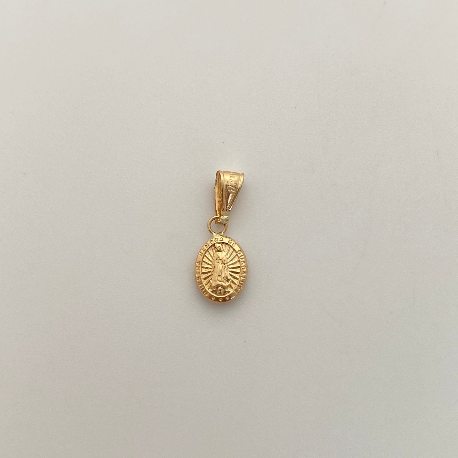 Dije Virgen de Gaudalupe Oro amarillo 18k 1,15 Gr / 12,5 mm / 2,6 Cm