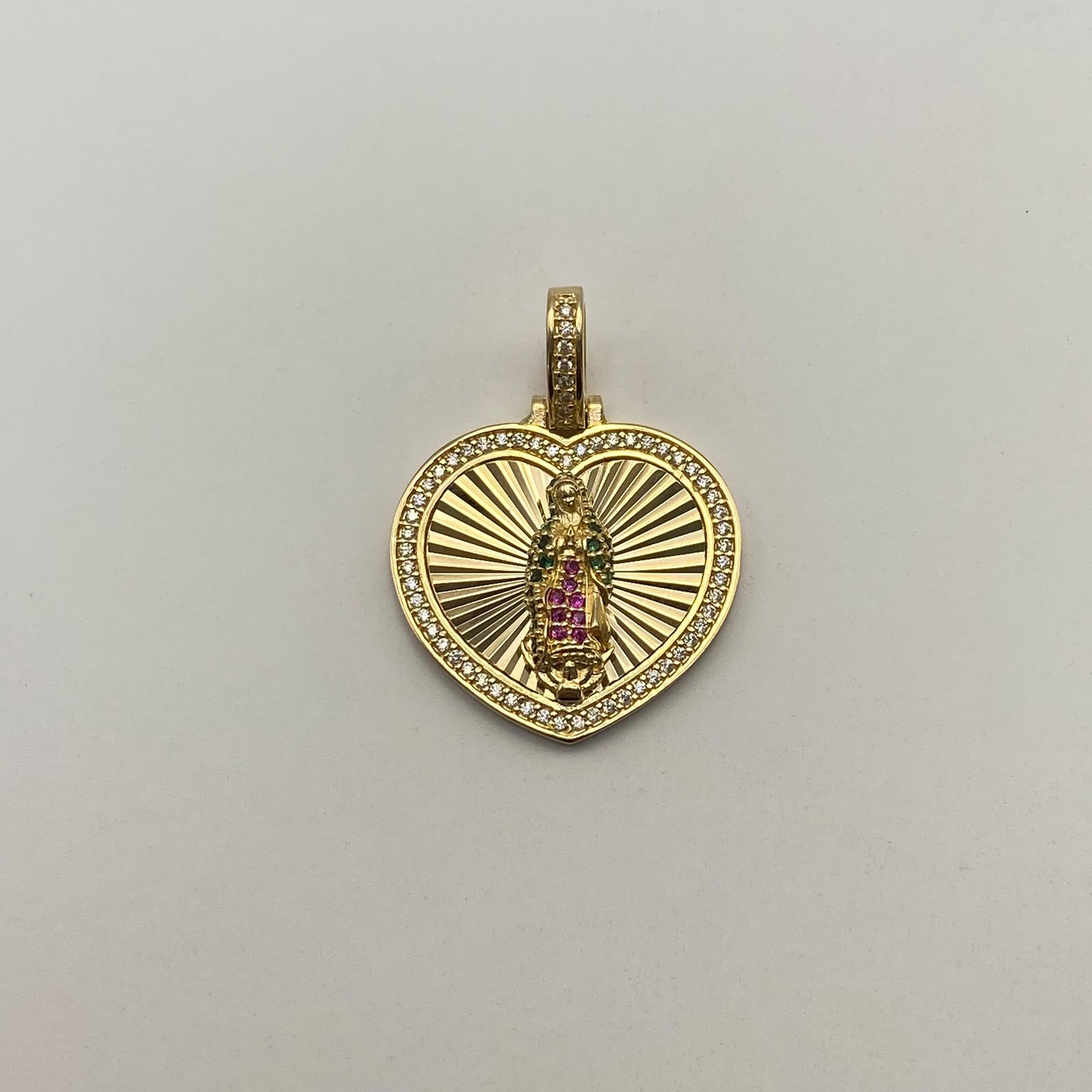 Dije Virgen de guadalupe corazon fondo diamantado Oro amarillo 18k 6,6 Gr / 24,6 mm / 3,4 Cm