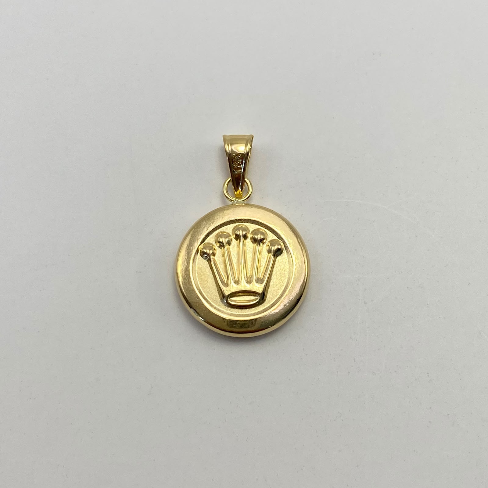 Dije Corona rx  Oro amarillo 18k 1,15 Gr / 15,4 mm / 2,4 Cm