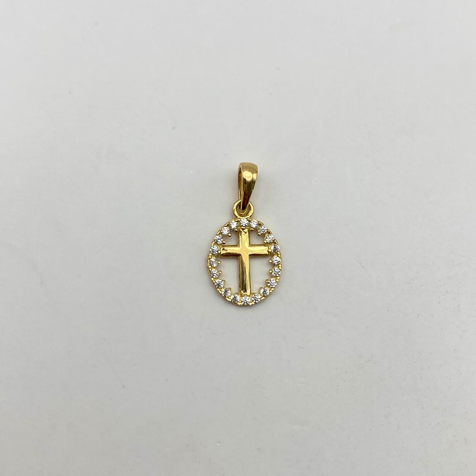 Dije  silueta cruz central circones blancos Oro amarillo 18k 0,7 Gr / 9,35 mm / 2 Cm