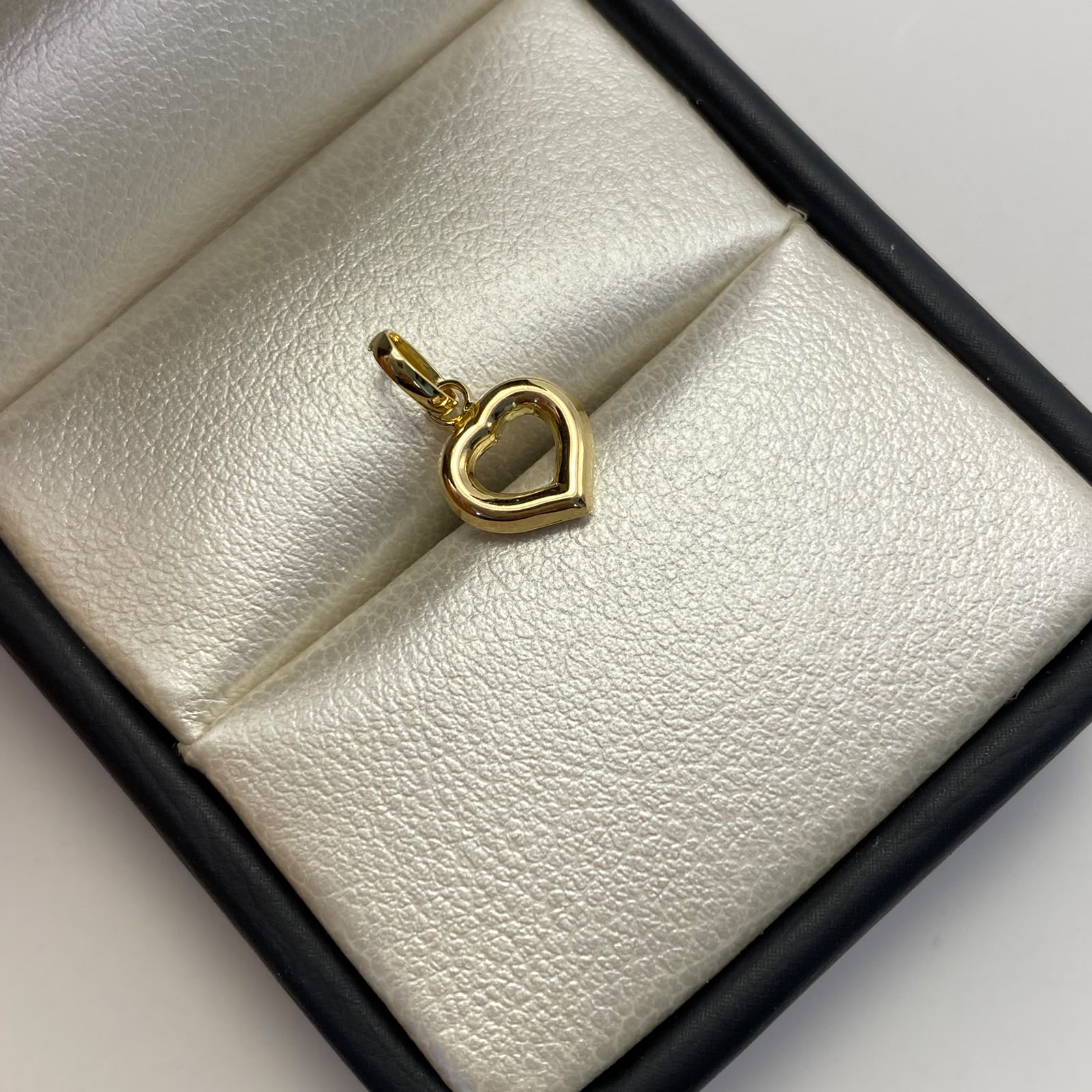 Dije Corazon silueta Oro amarillo 18k 0,4 Gr / 8,5 mm / 1,4 Cm