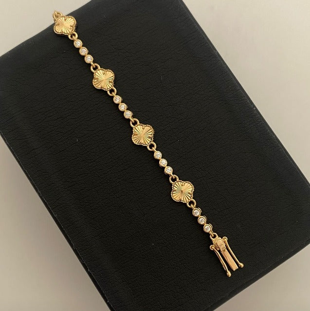 Pulso Trebol diamantado circones blancos broche especial Oro amarillo 18k +1 / 8,4 Gr / 7,7 mm / 19,3 Cm