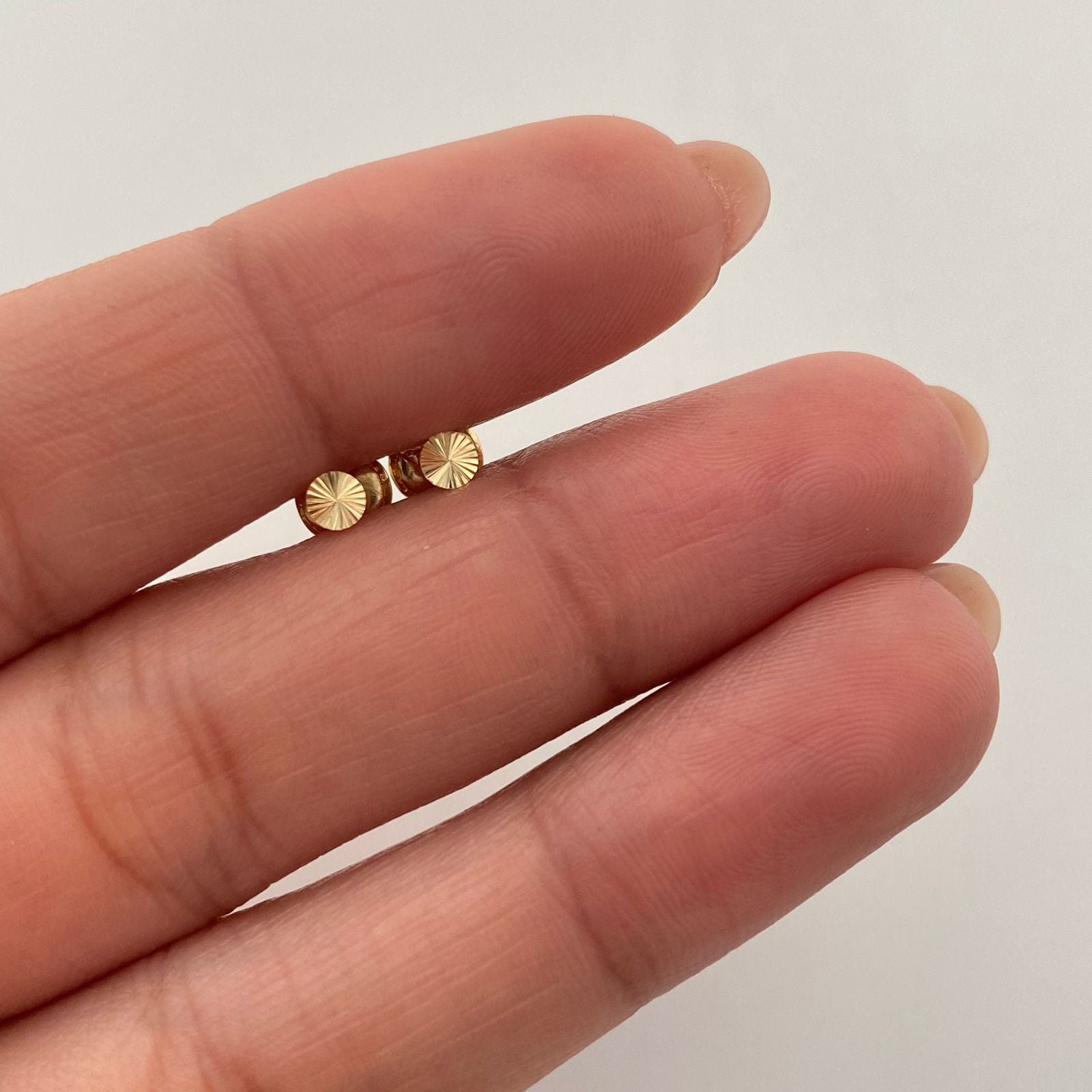 Topos plano diamantado  Oro amarillo 18k 0,45 Gr / 4,1 mm