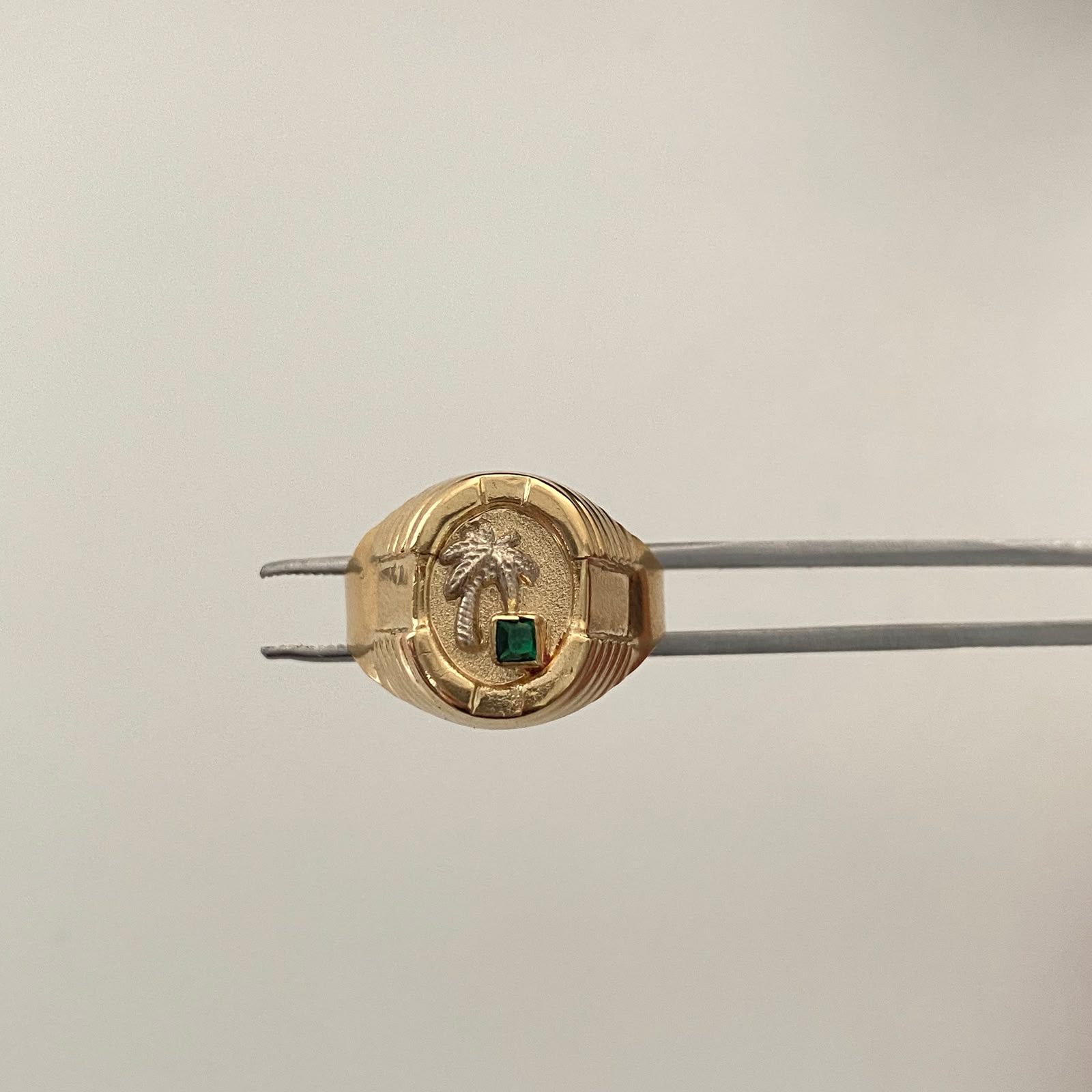 Anillo Redondo Palmera Circon Verde Oro amarillo 18k / Talla 10 / 3,5 Gr / 4,3 mm