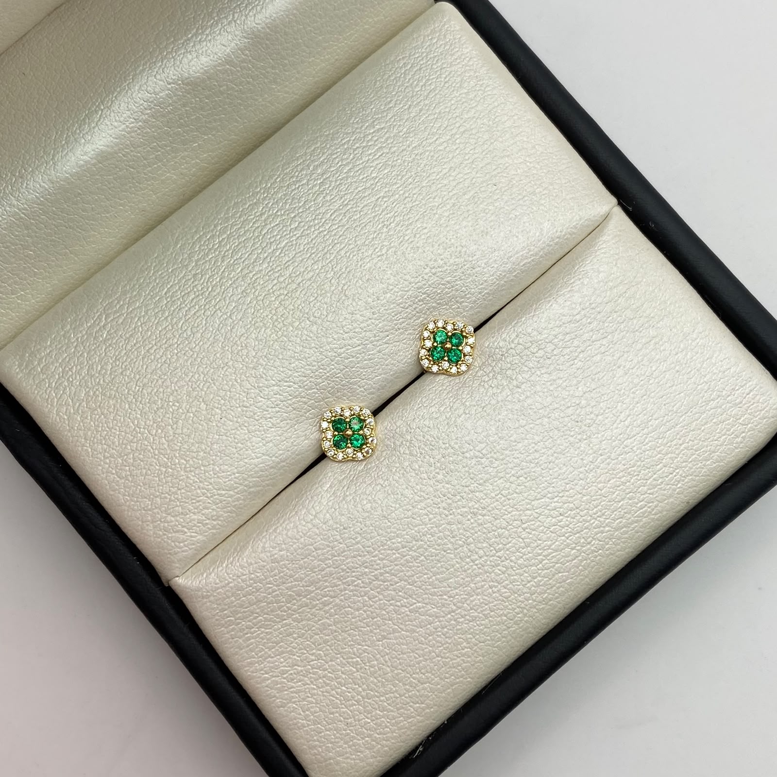 Topos flor circones verdes y blancos Oro amarillo 18k 0,9 Gr / 6,42 mm