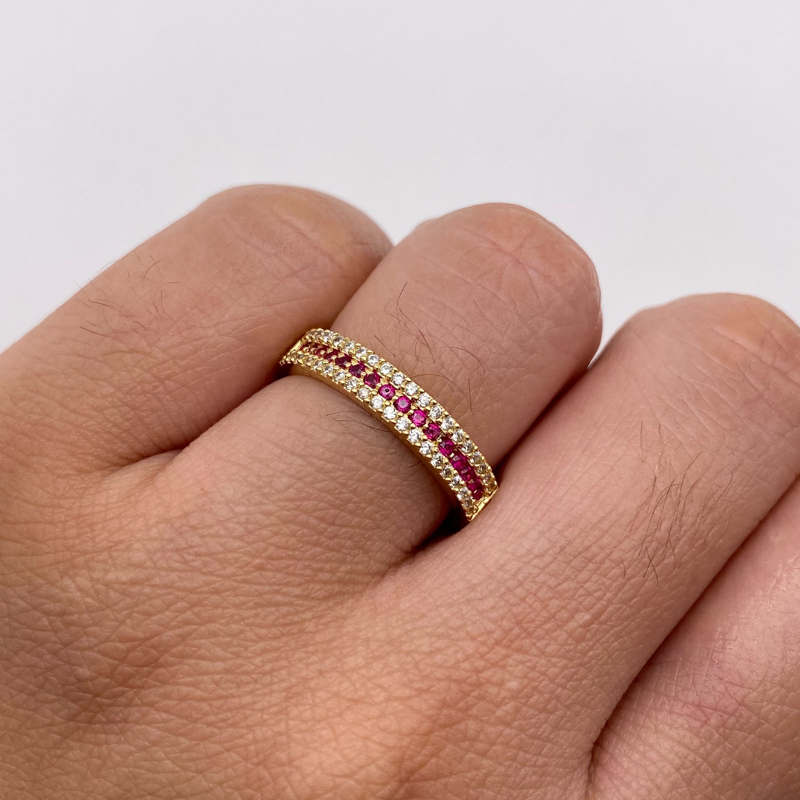 Anillo churumbela circones blancos y fucsias Oro amarillo 18k / Talla 6 3/4 / 2,95 Gr / 3,65 mm