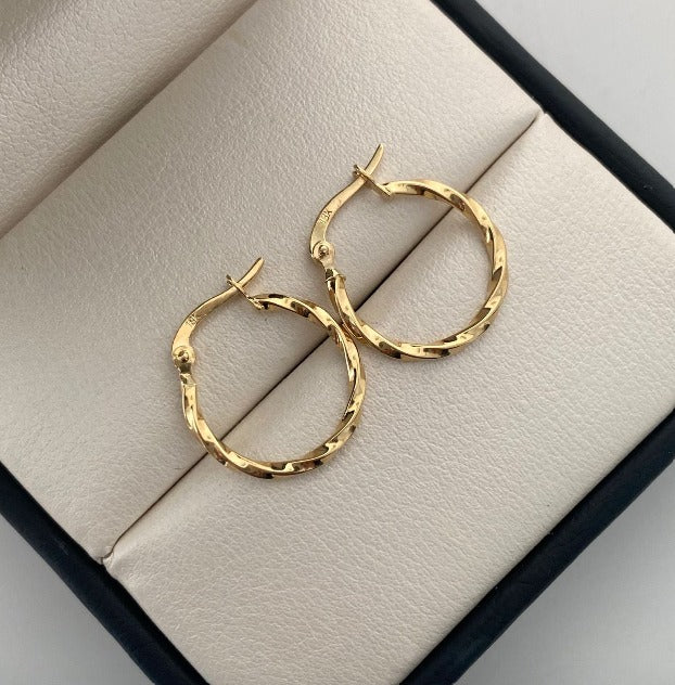 Candonga Entorchada Oro amarillo 18k 1,15 Gr / 2 Cm