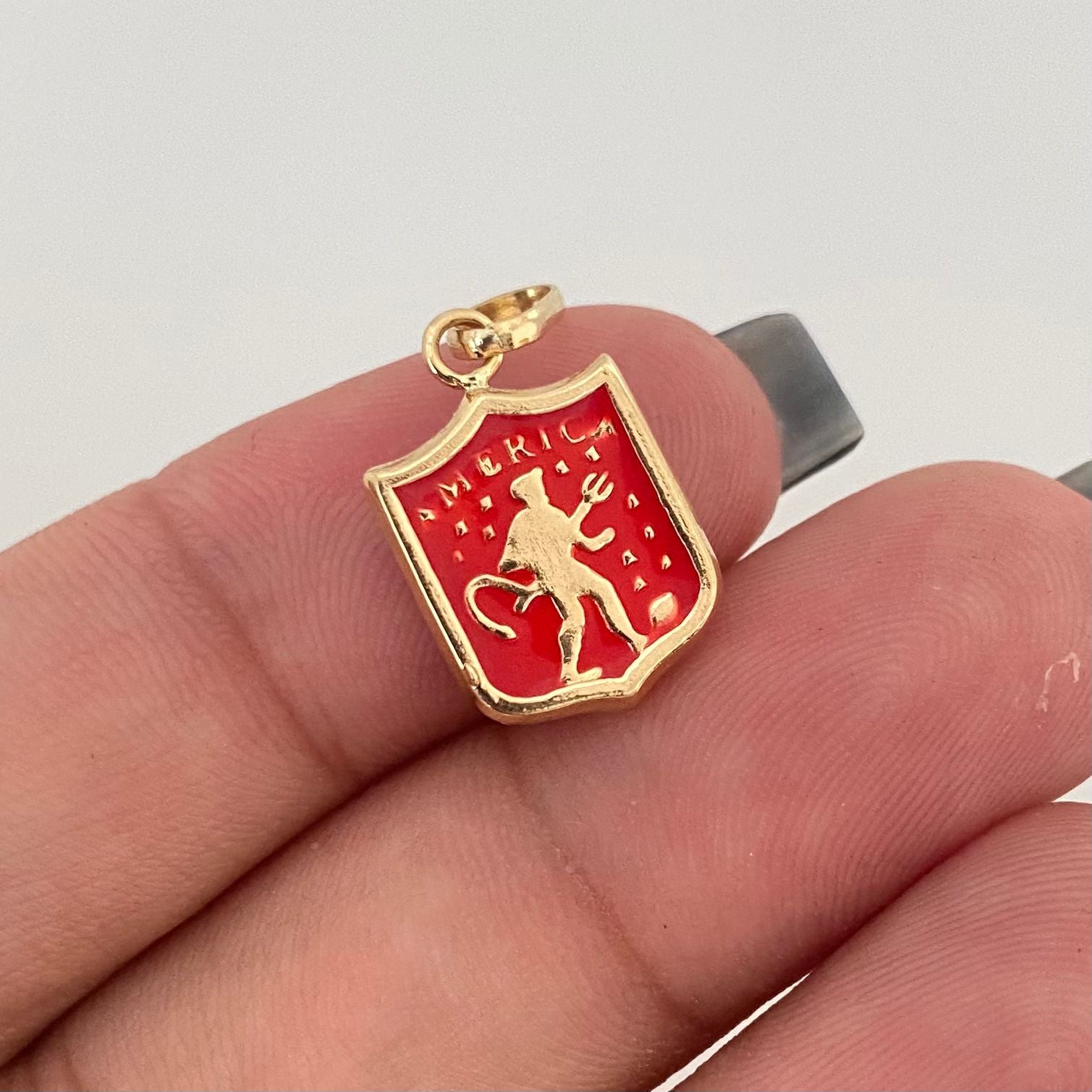 Dije club america Oro amarillo 18k 1,25 Gr / 2,4 Cm